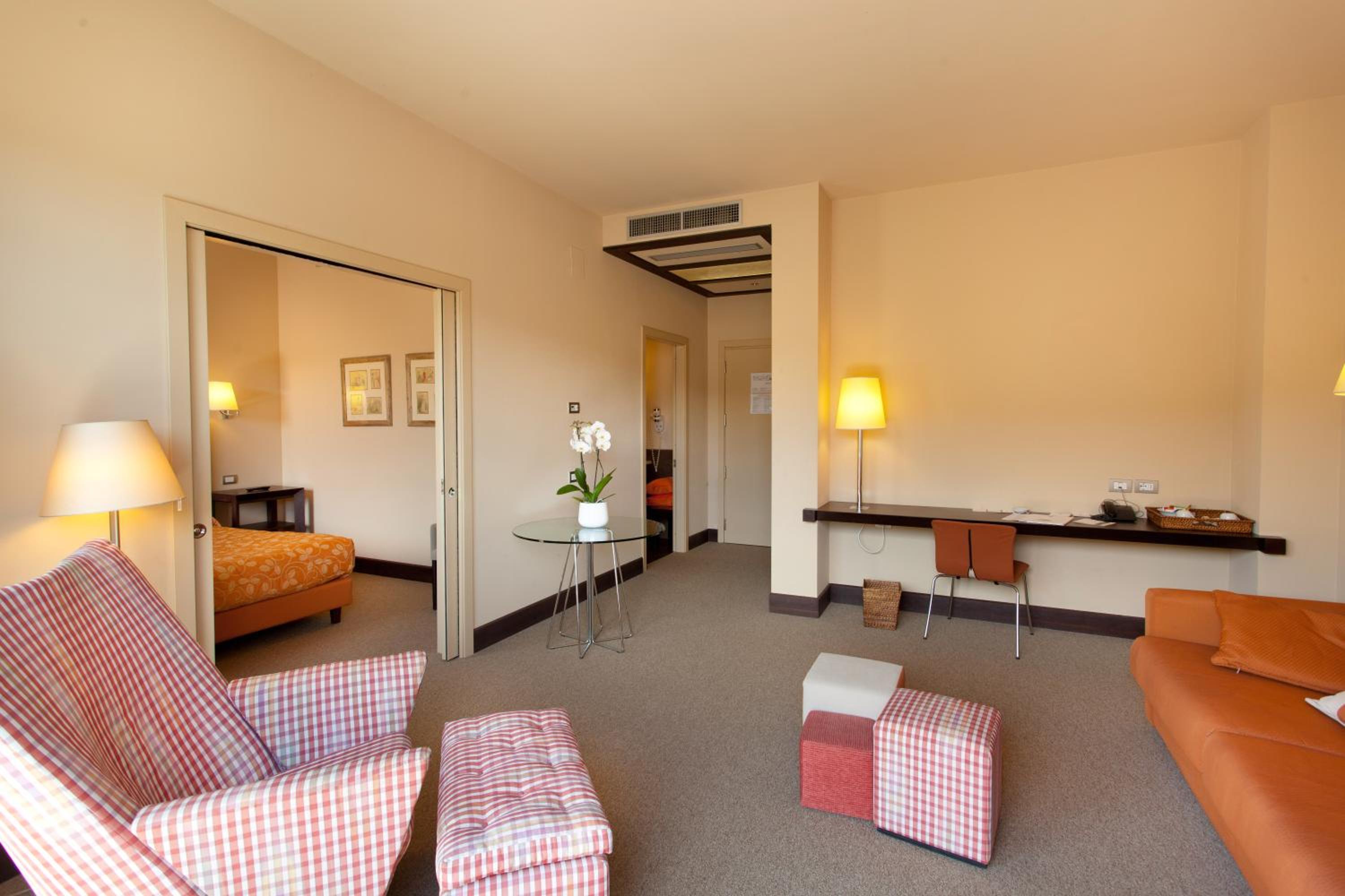 Junior Suite with One King Bed and Sofa Bed  - Photo 3