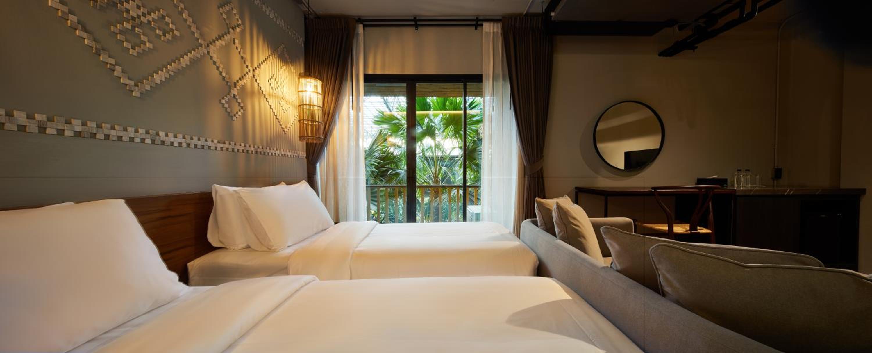 Deluxe Double Room with Balcony - Photo 3