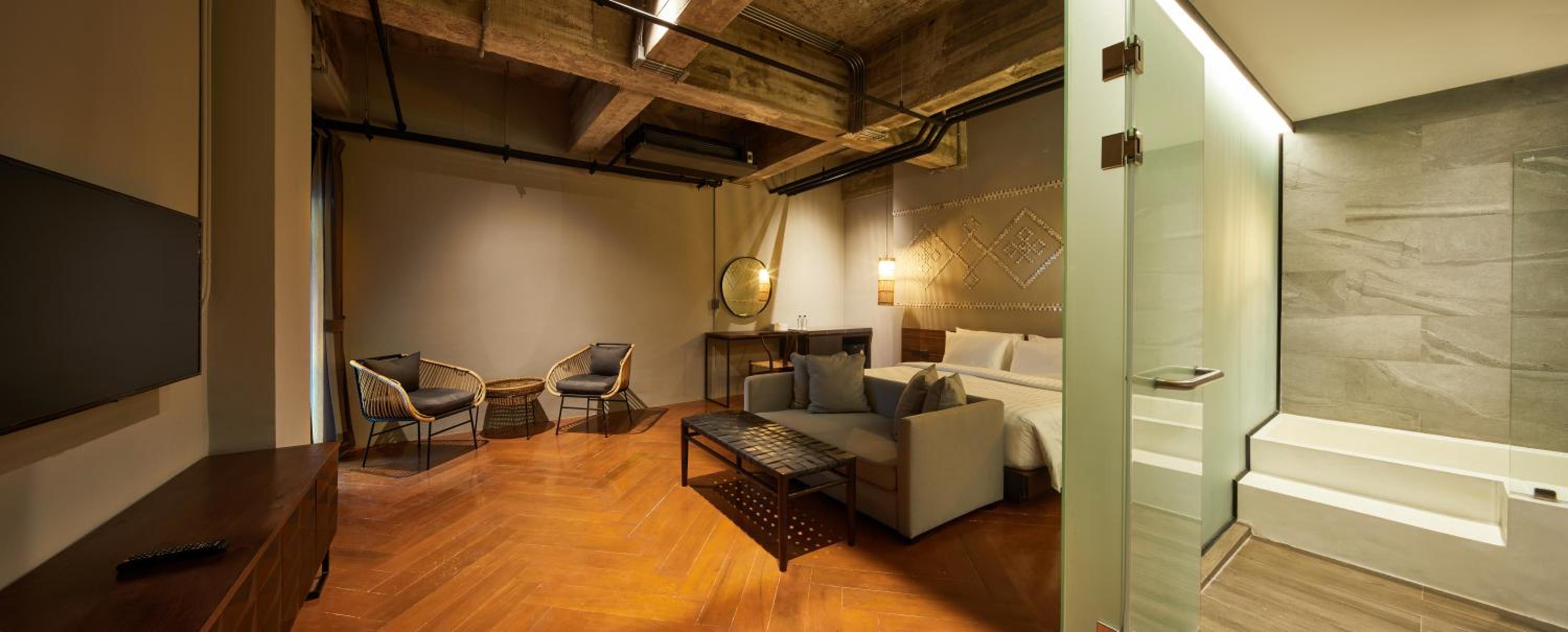 King Room with Balcony - Photo 1