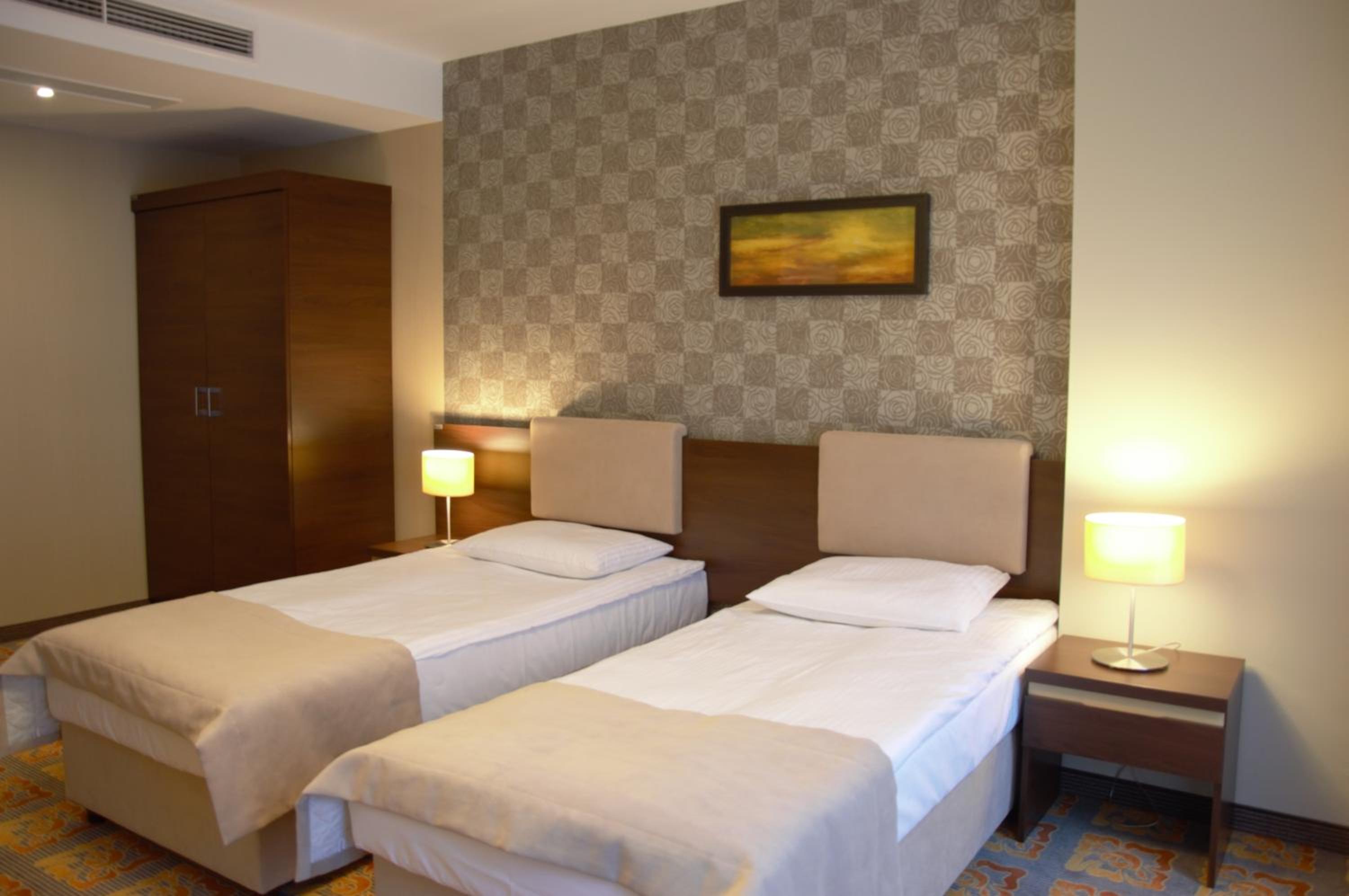 Standard Twin Room - Photo 1