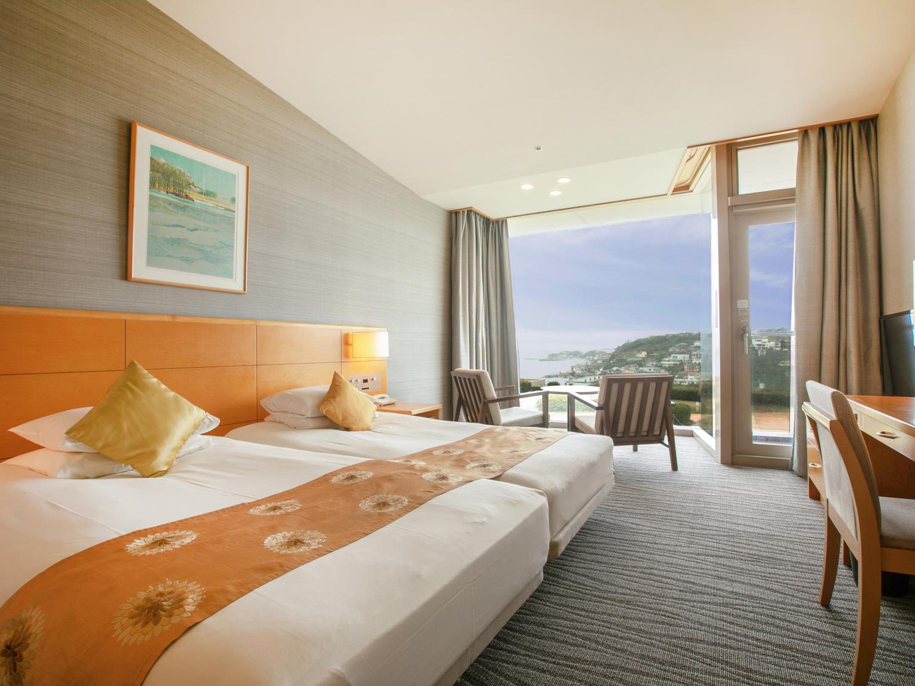 Hollywood Twin Room with Mt.Fuji and Enoshima View - Non-Smoking - Photo 1