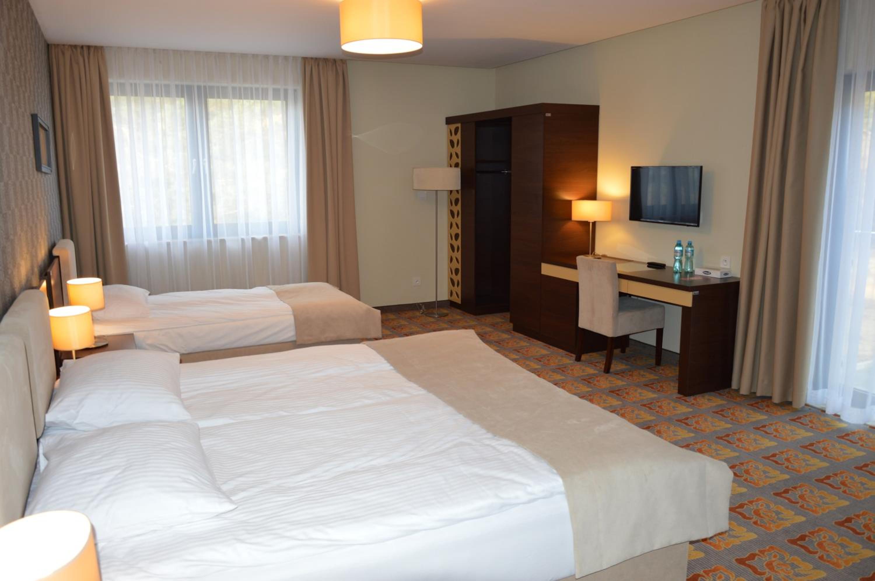 Triple Room with Private Bathroom - Photo 2