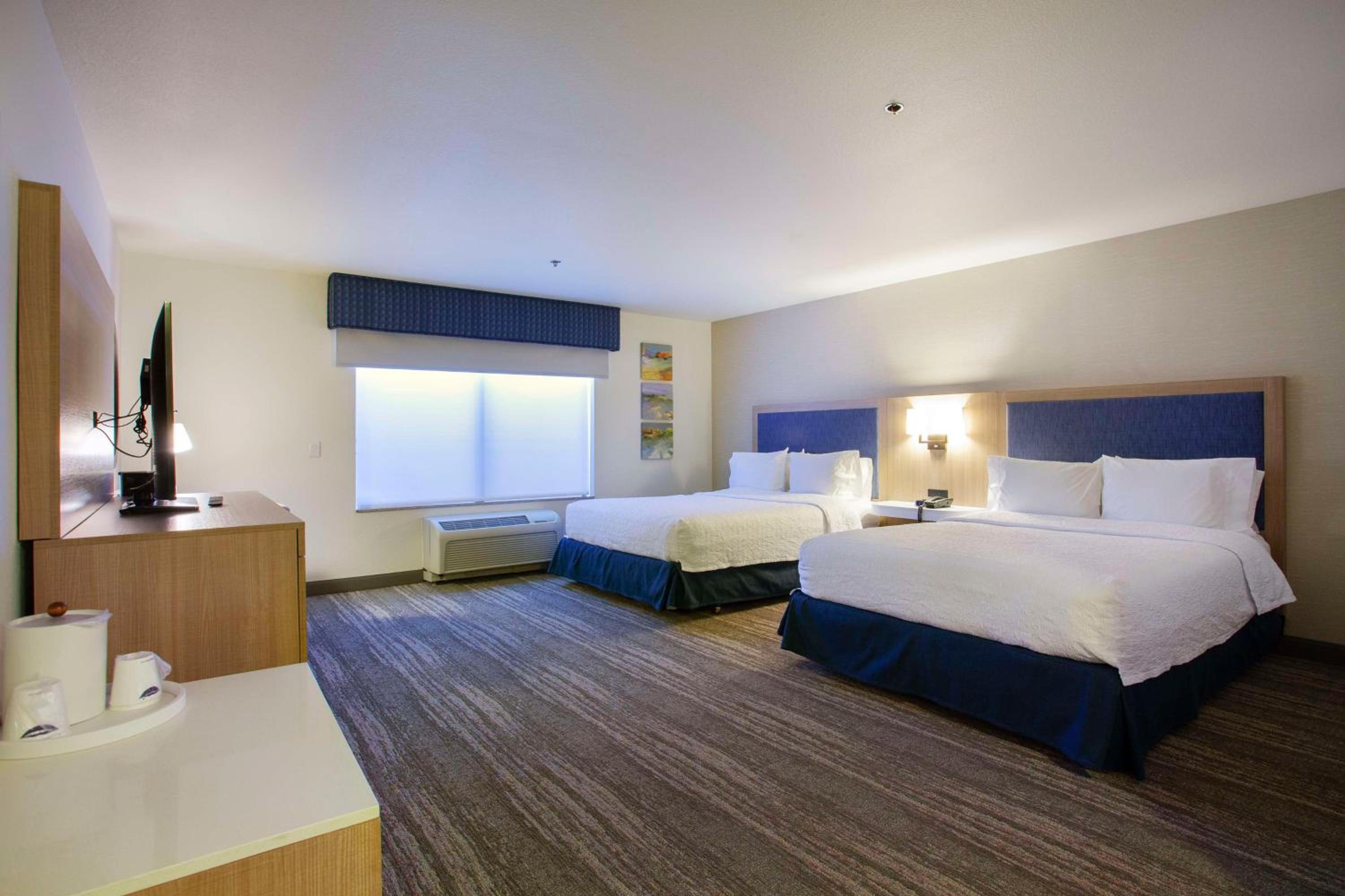 Queen Room with Two Queen Beds - Mobility and Hearing Access/Non-Smoking - Photo 2