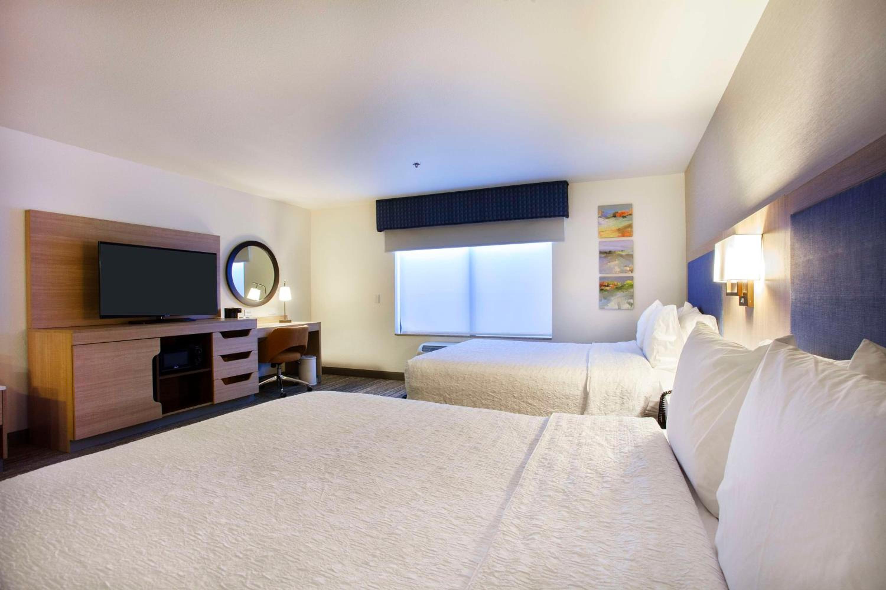 Queen Room with Two Queen Beds - Mobility and Hearing Access/Non-Smoking - Photo 3