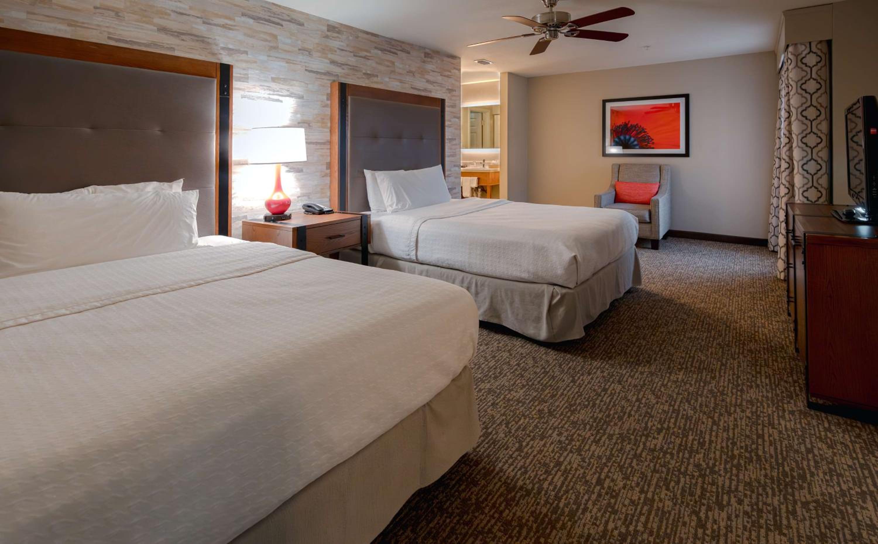 Two Bedroom Suite with One King and Two Queen Beds - Non-Smoking - Photo 5