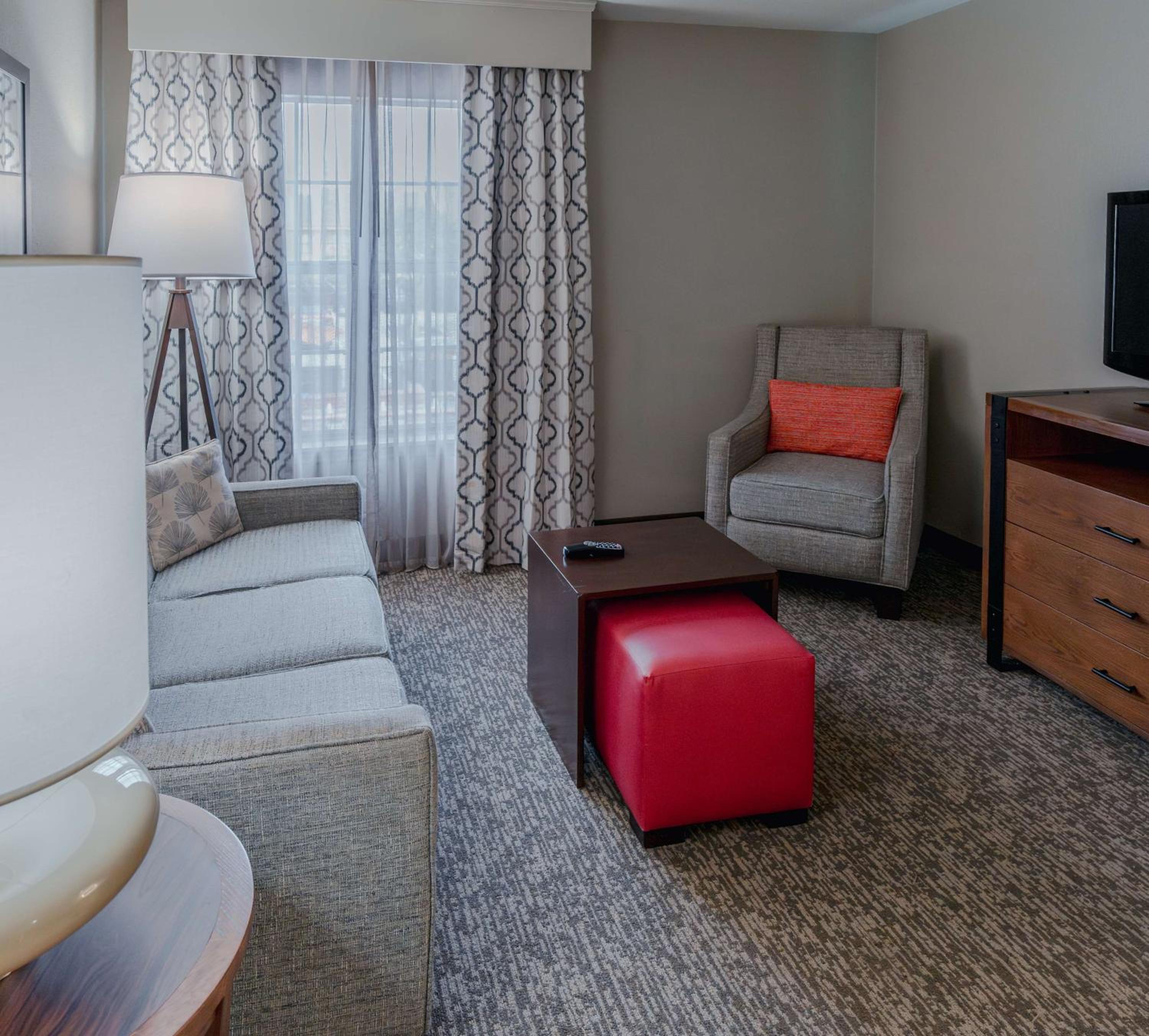 Two Bedroom Suite with One King and Two Queen Beds - Non-Smoking - Photo 6