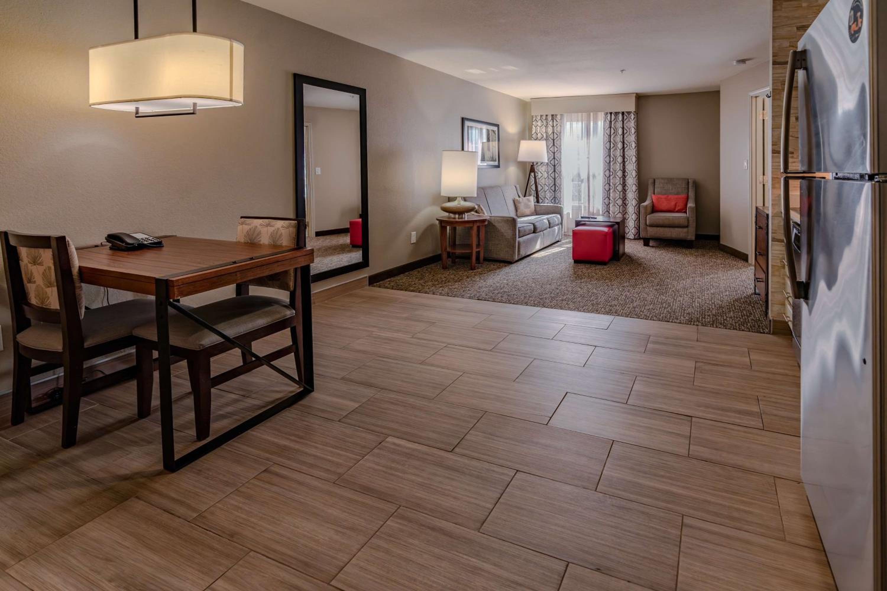 One-Bedroom King Suite - Non-Smoking - Photo 7