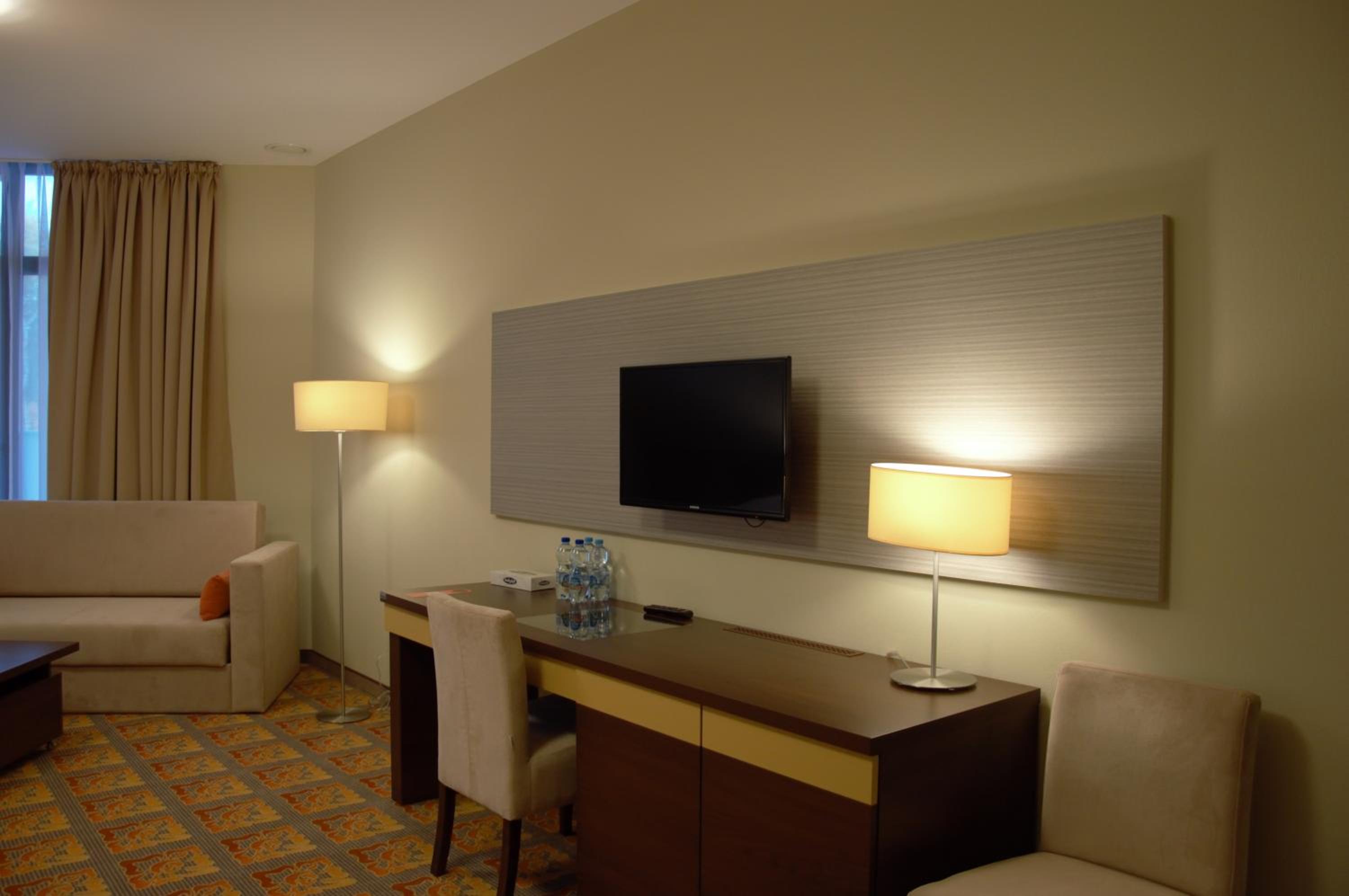 Quadruple Room with Private Bathroom - Photo 3