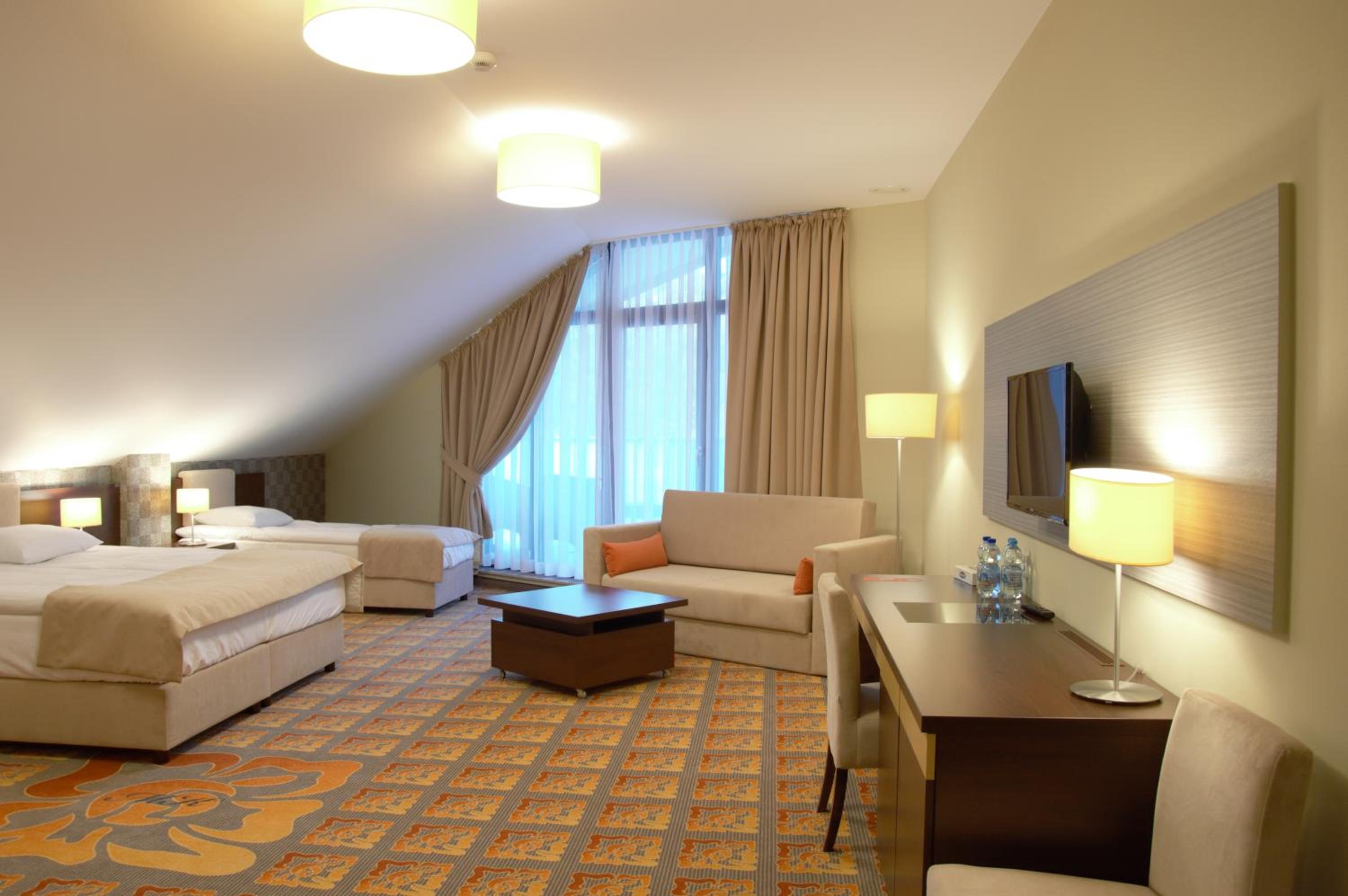 Quadruple Room with Private Bathroom - Photo 2