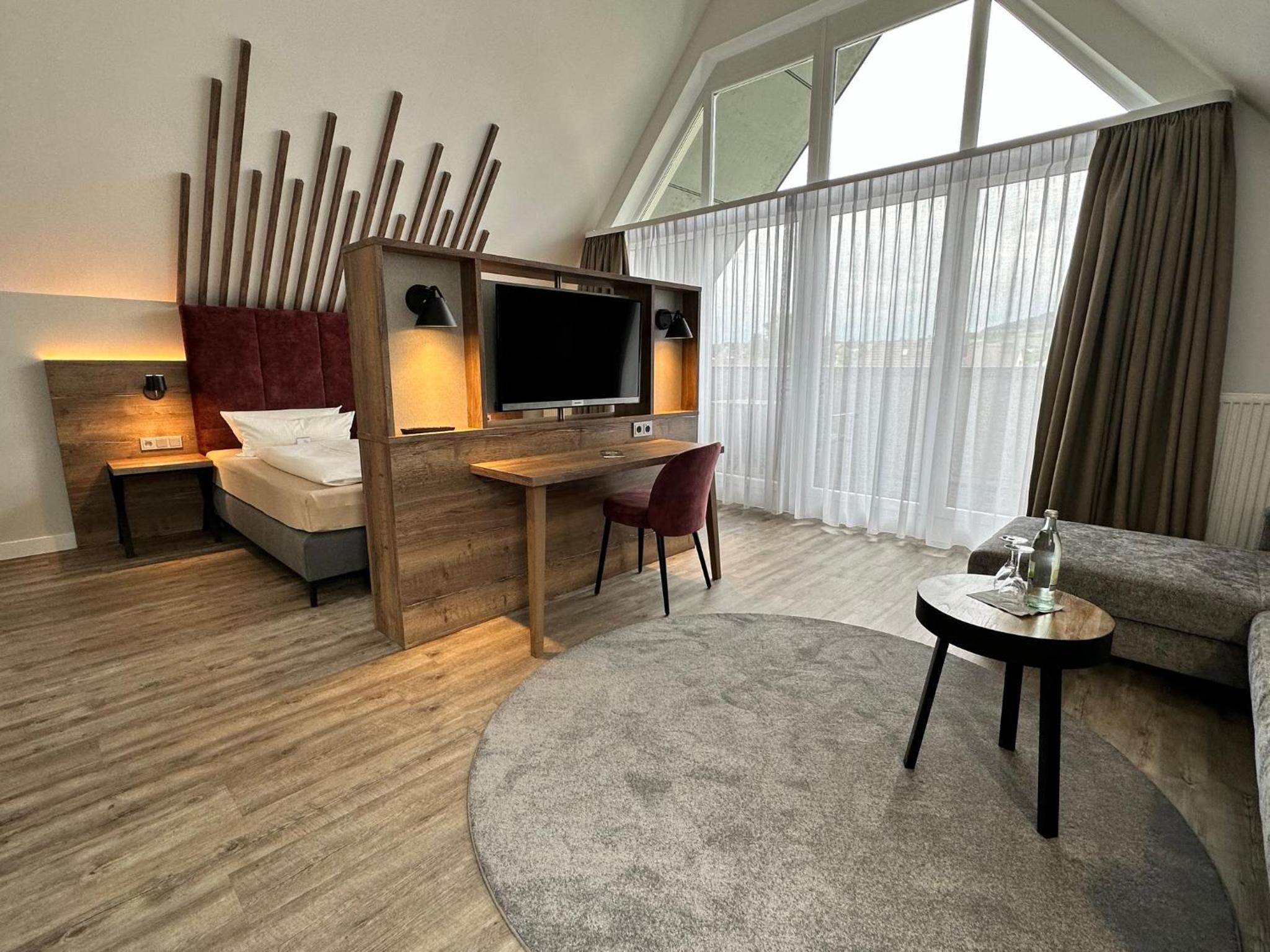 Junior Suite with City View and Balcony  photo 3