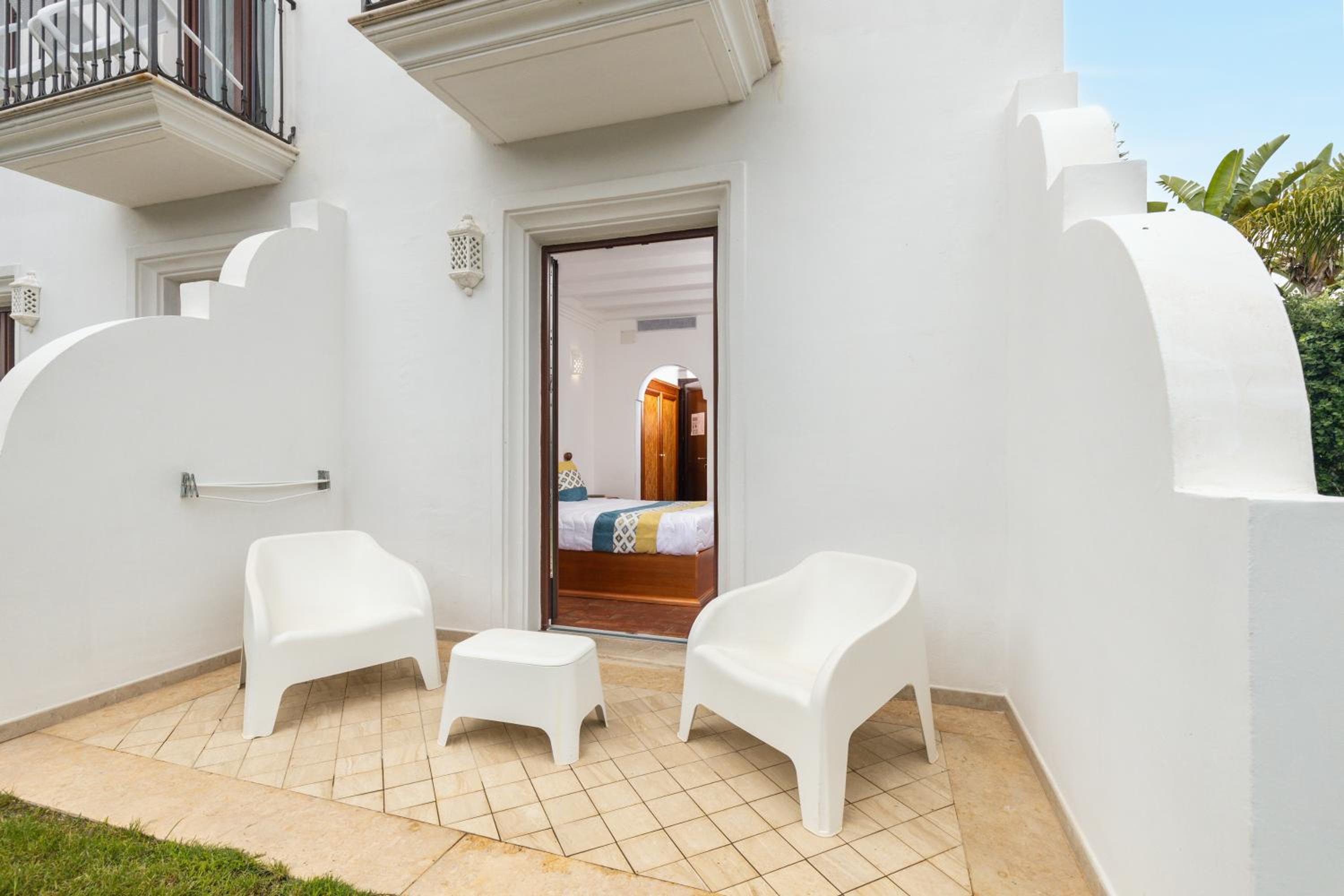 Double Room with Garden View - Photo 6