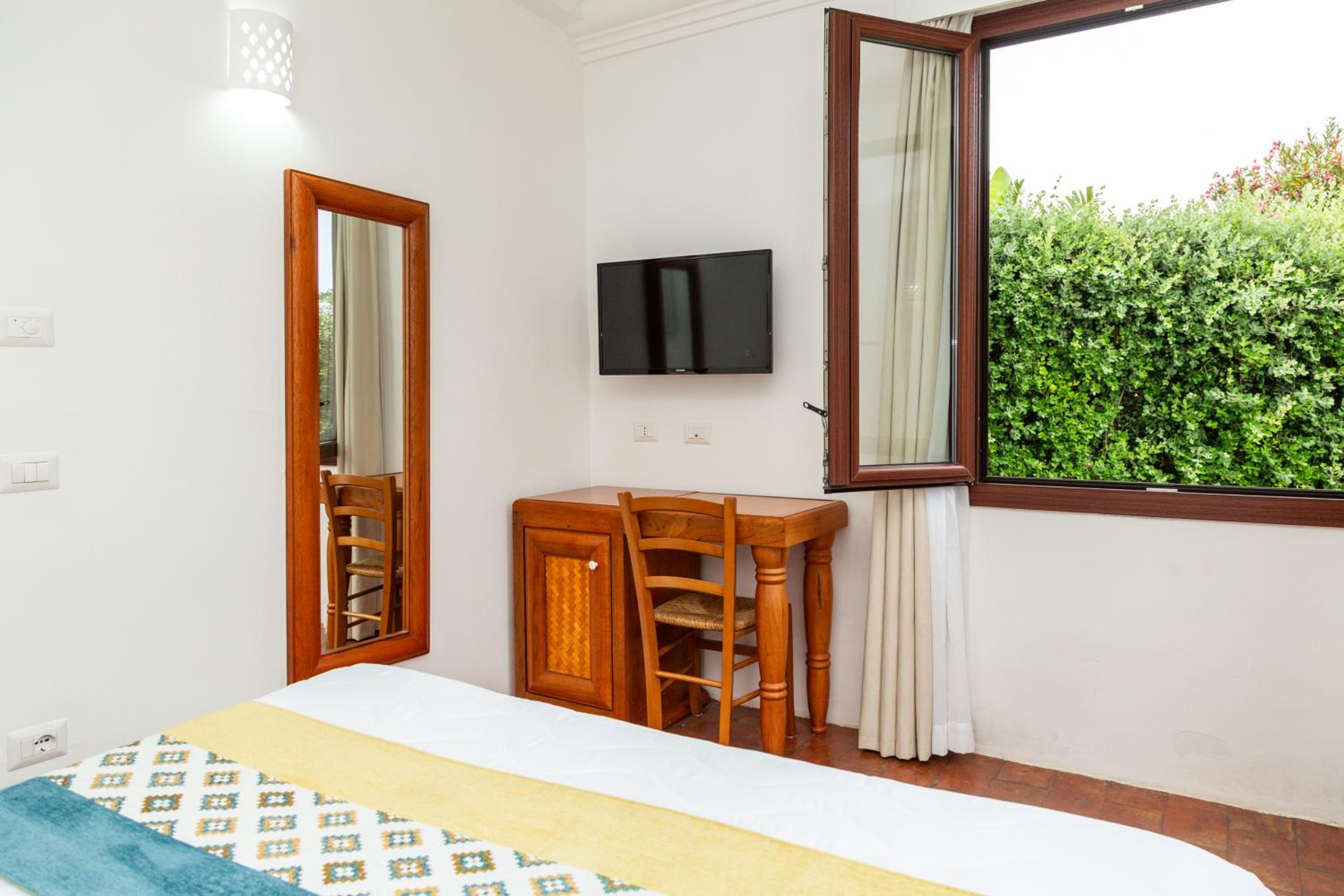 Double Room with Garden View - Photo 5