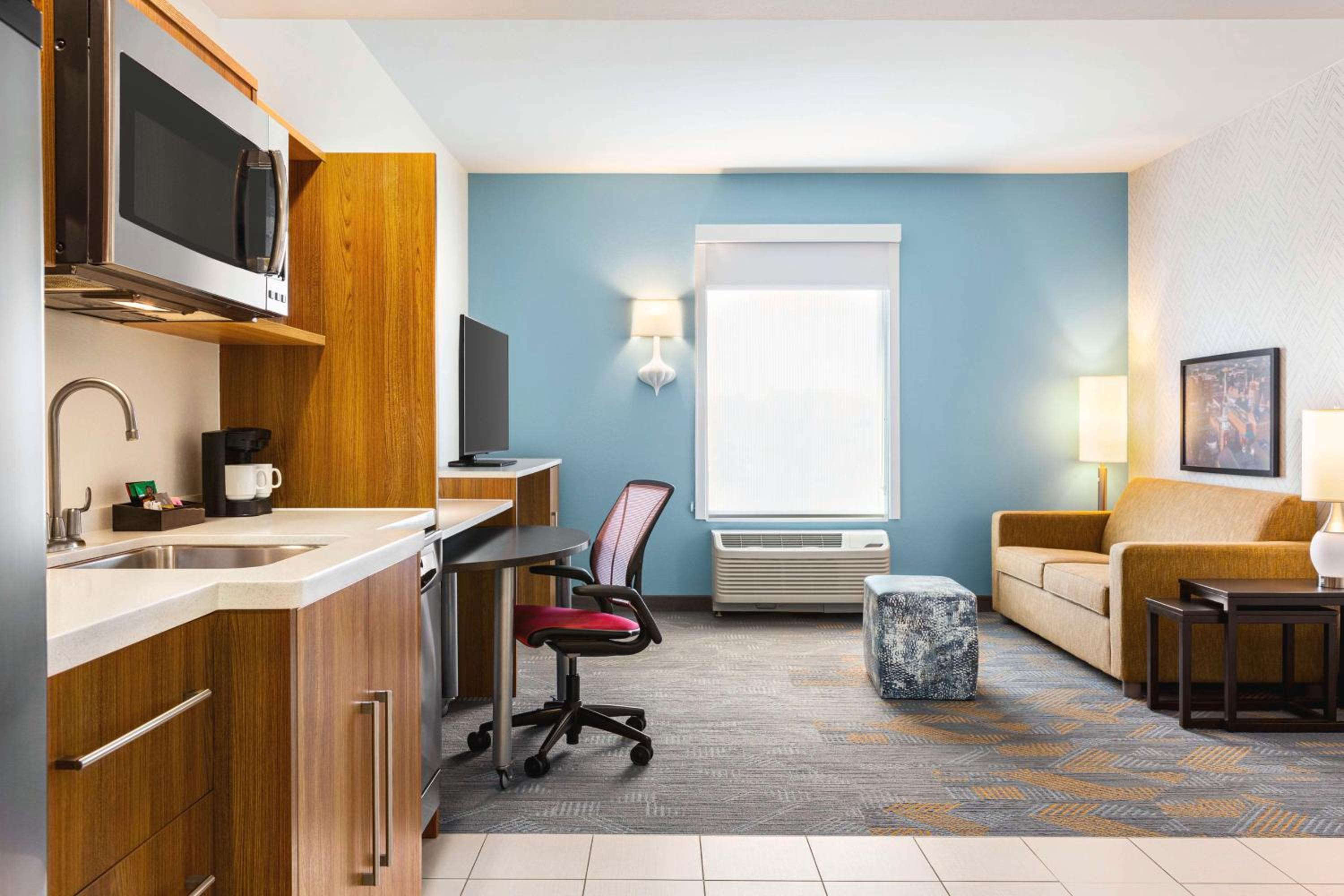 One-Bedroom King Suite - Non-Smoking photo 1