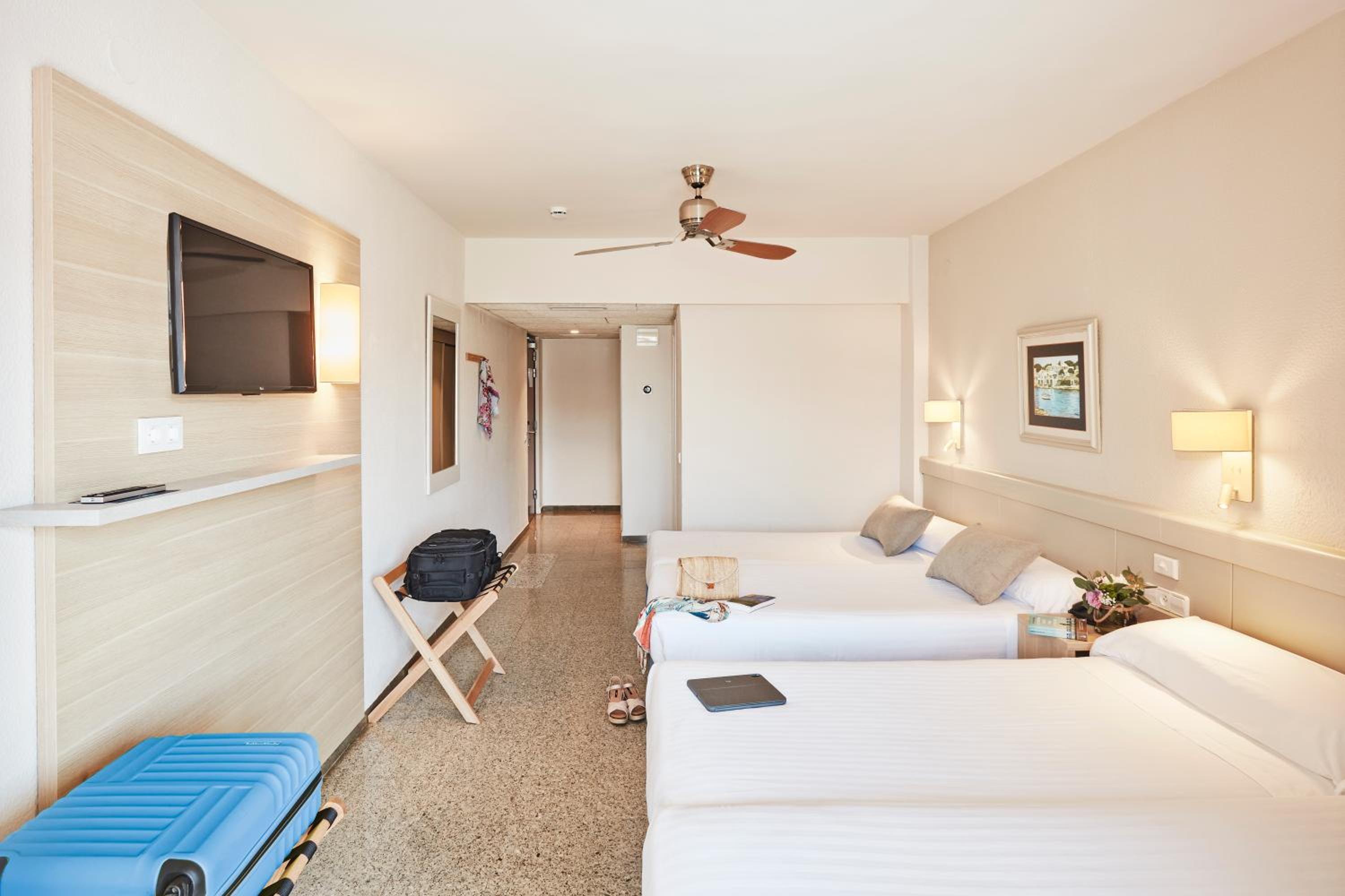 Double Room (2 Adults + 2 Children) - Photo 4