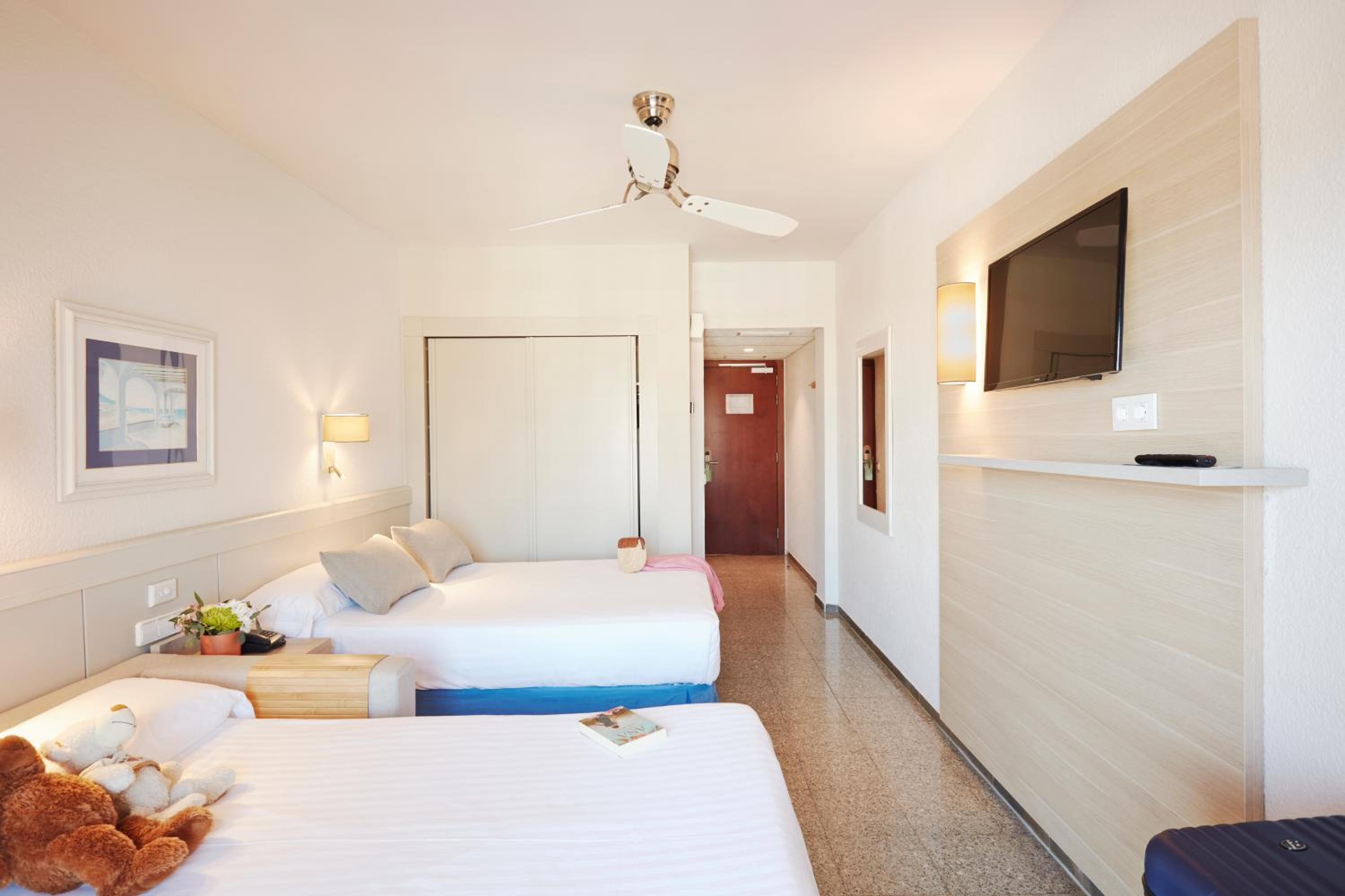 Double Room (2 Adults + 2 Children) - Photo 2