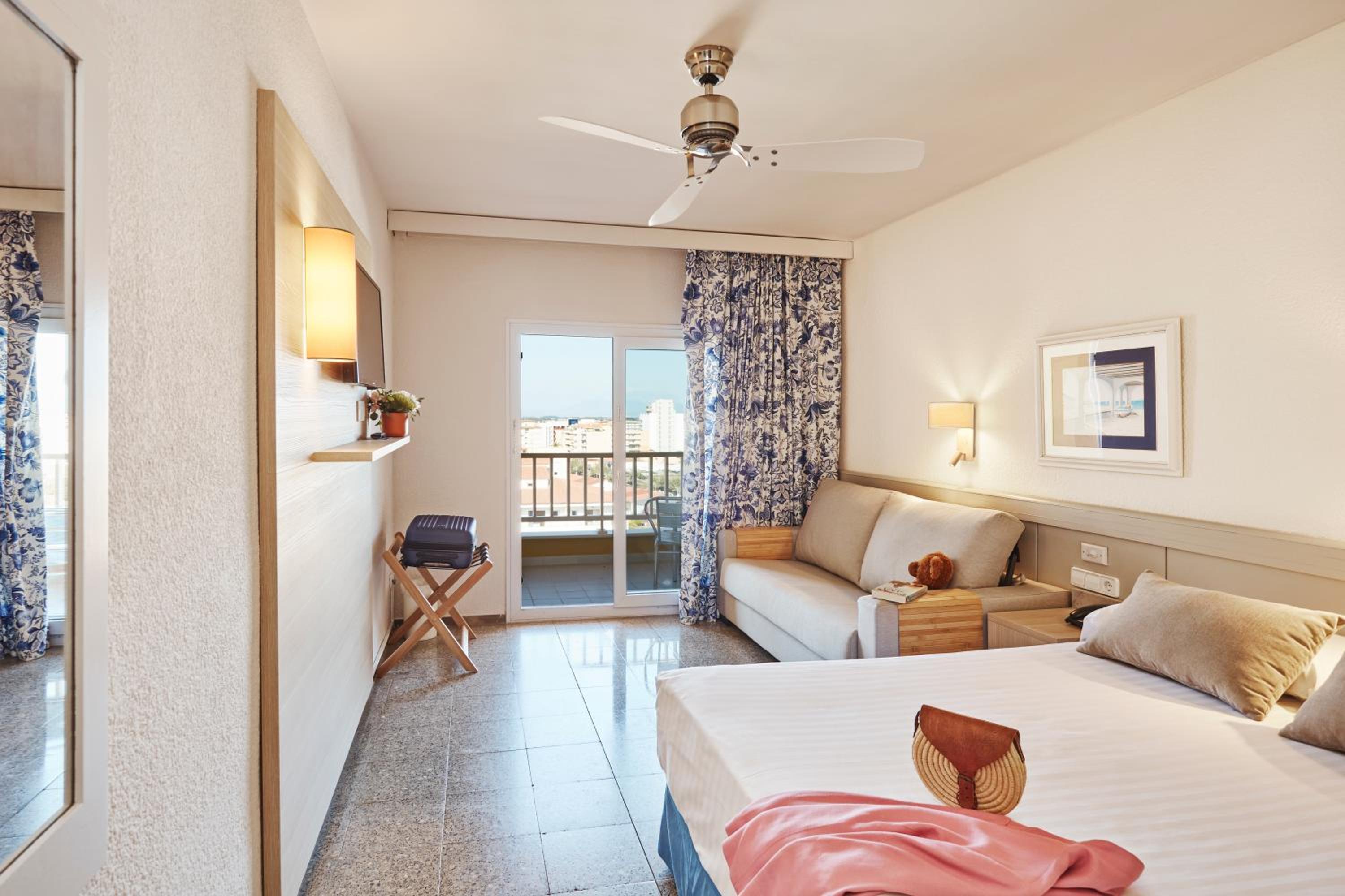 Double Room (2 Adults + 2 Children) - Photo 10
