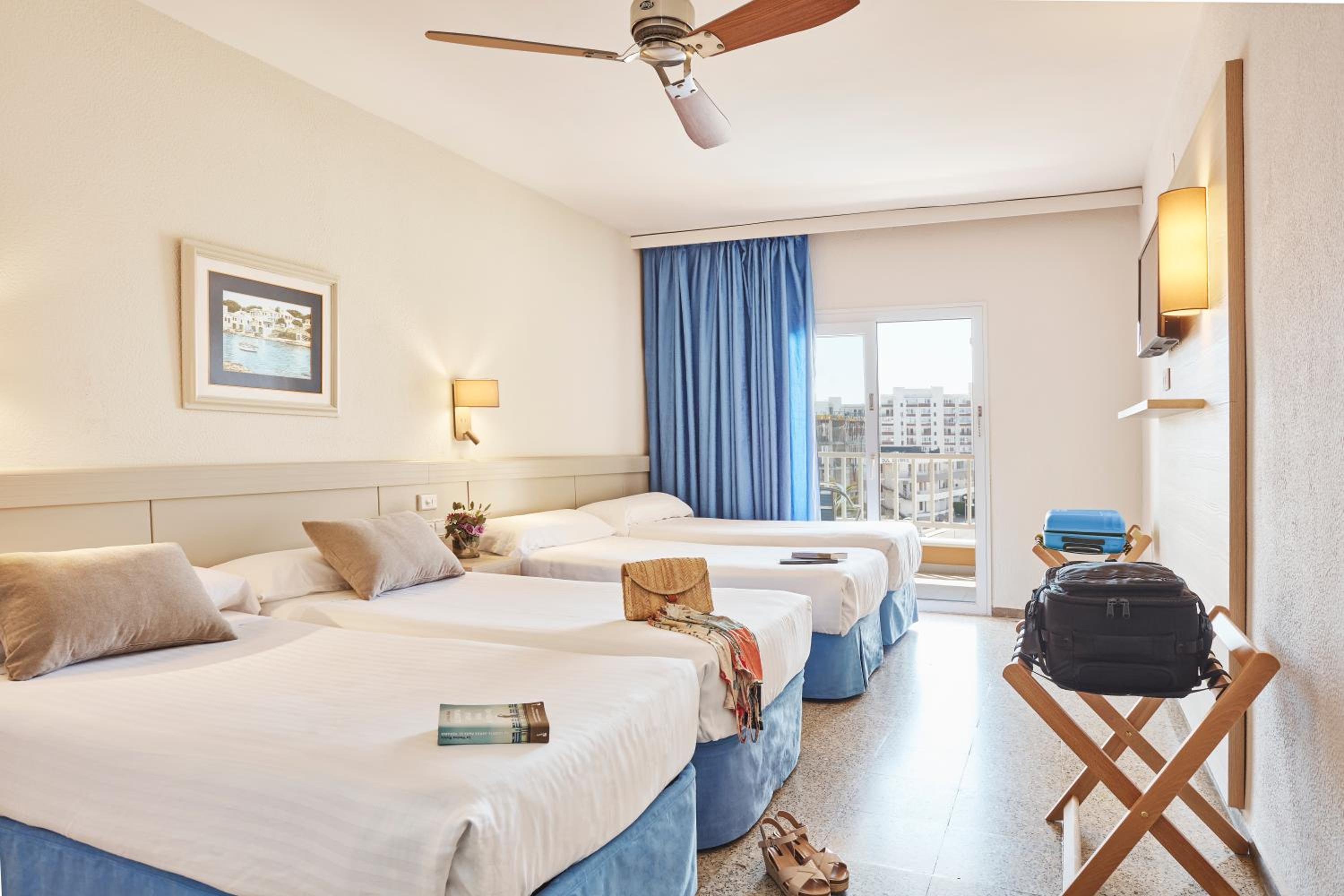Double Room (2 Adults + 2 Children) - Photo 11