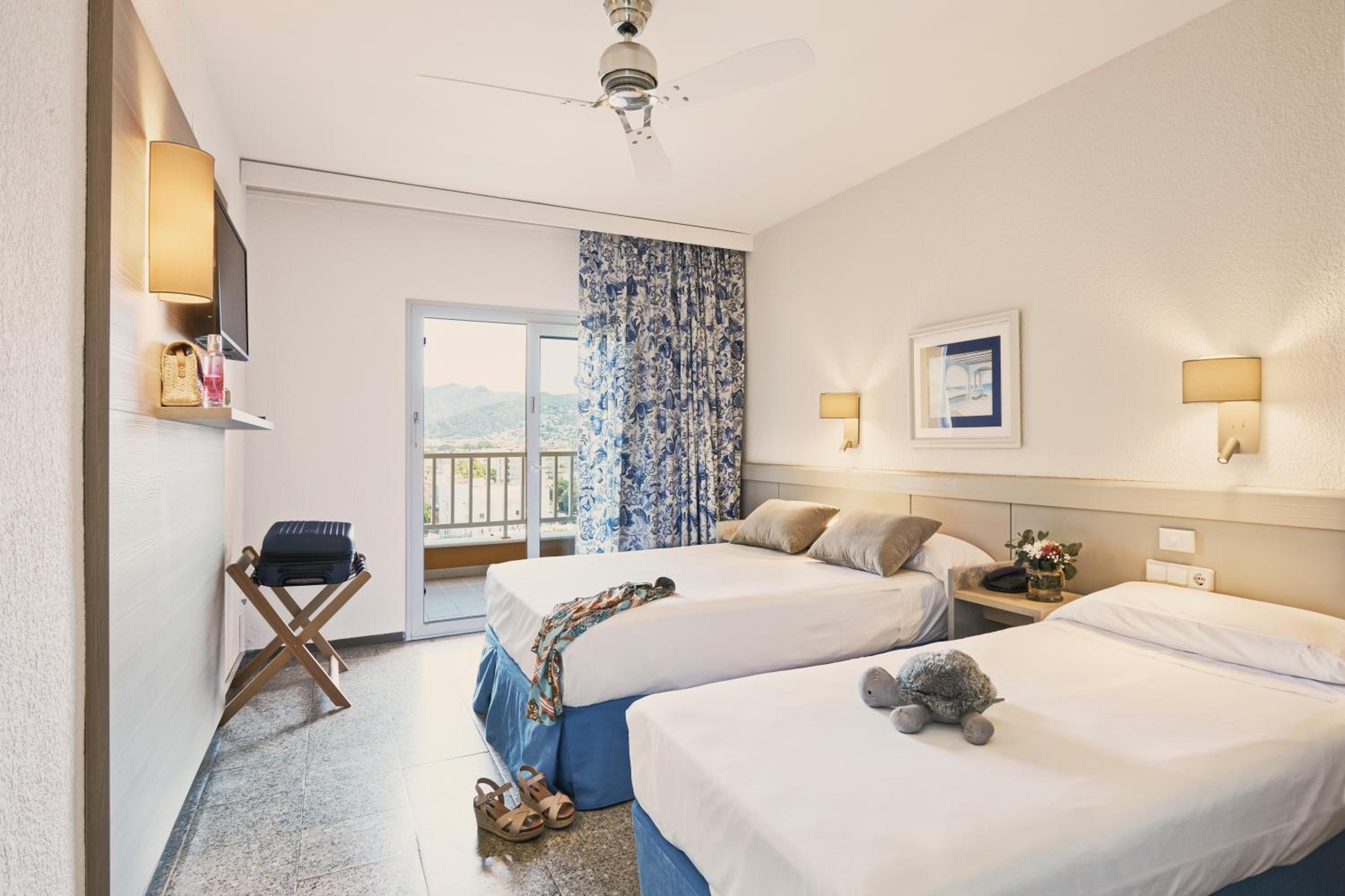 Double Room (2 Adults + 2 Children) - Photo 12