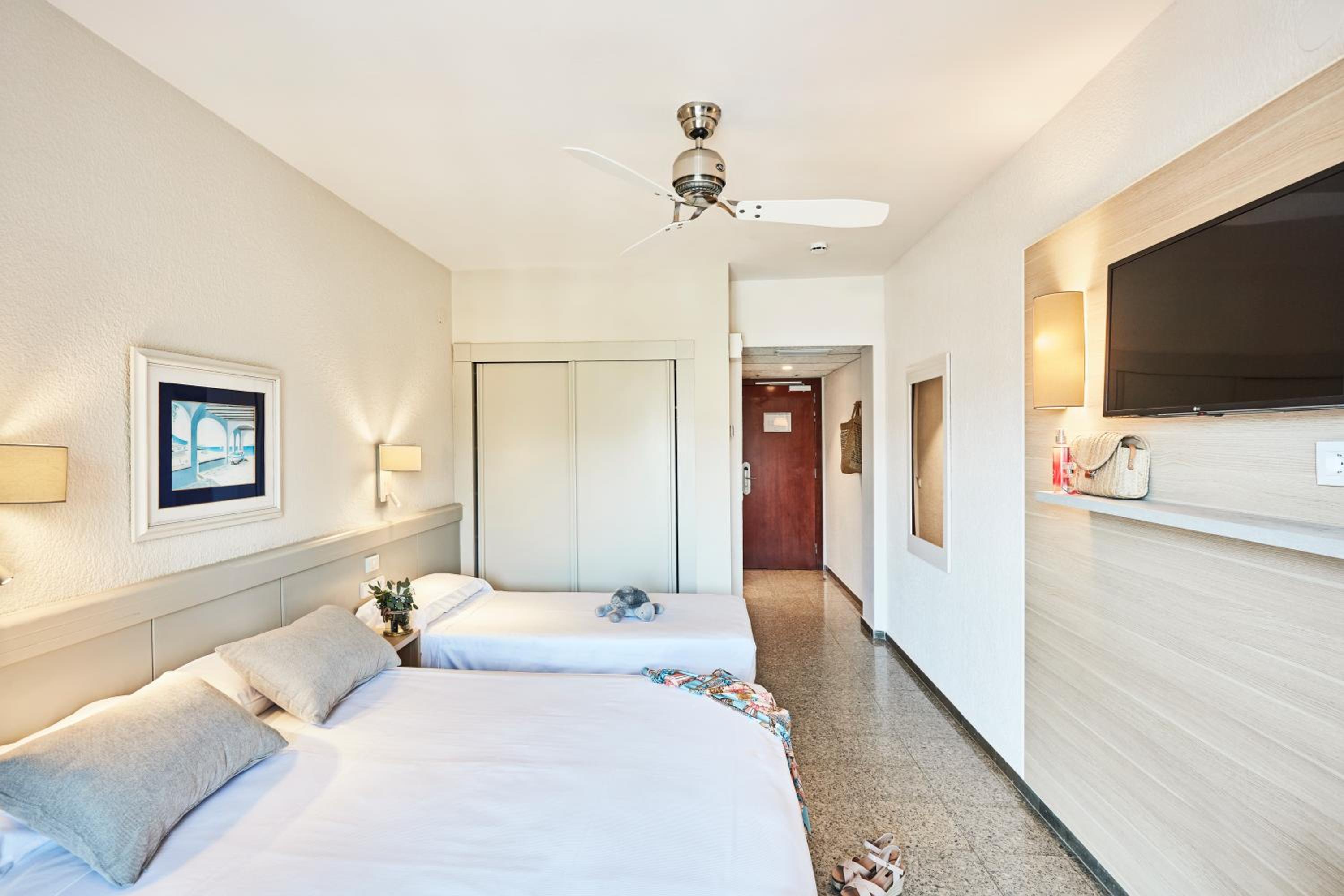 Double Room (2 Adults + 2 Children) - Photo 15