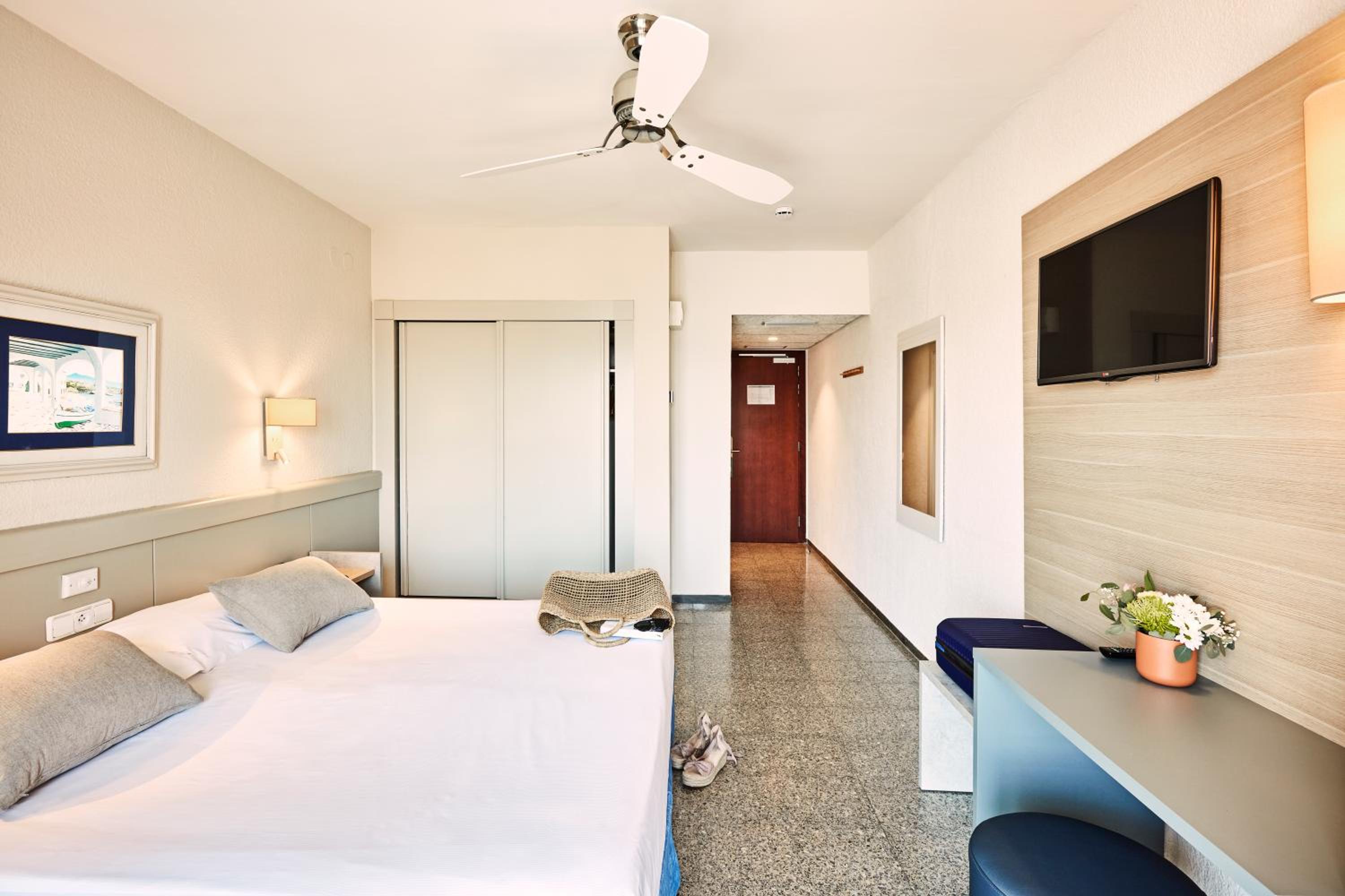 Double or Twin Room - Photo 7