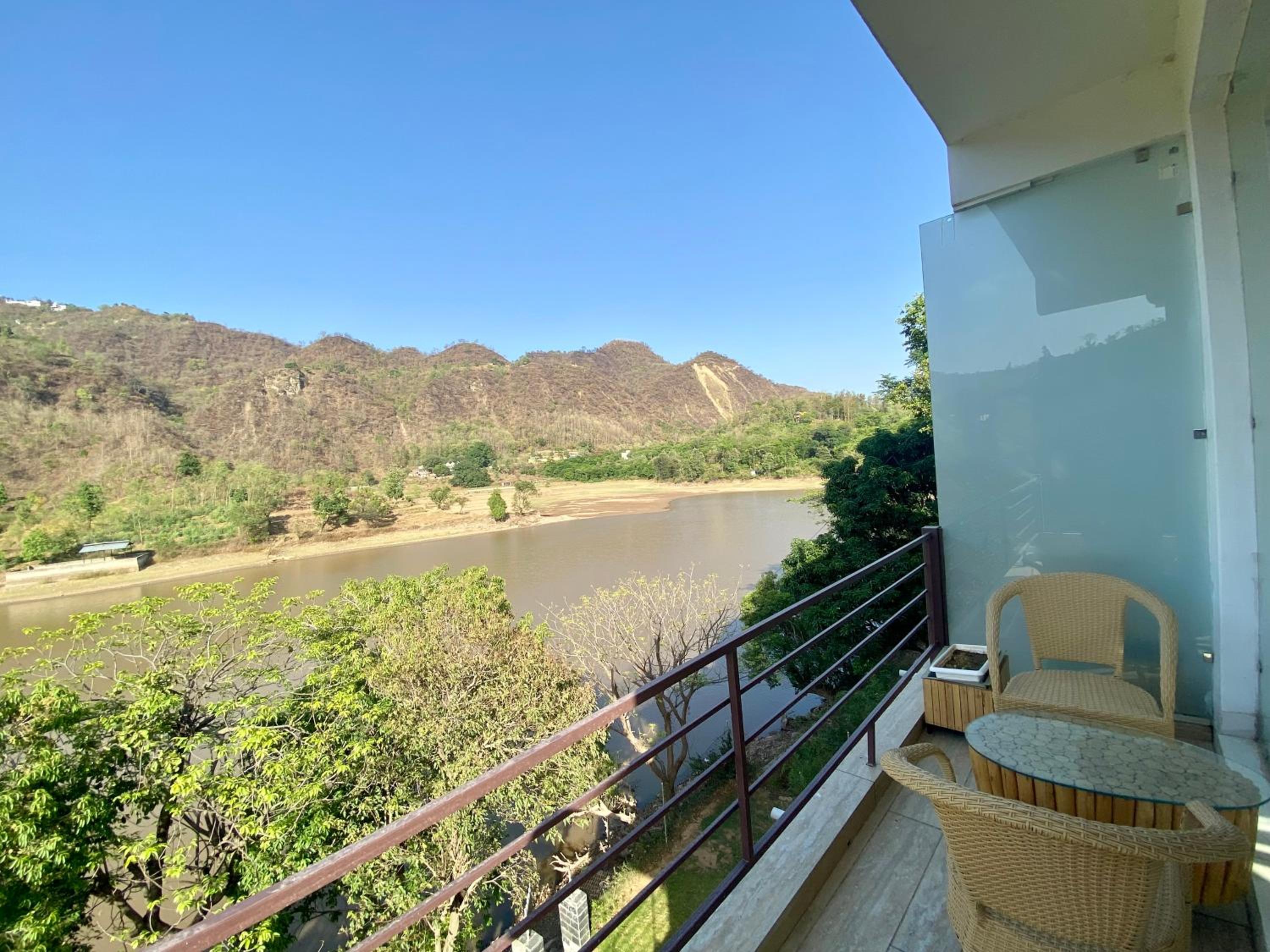 Deluxe Double Room with Balcony photo 2