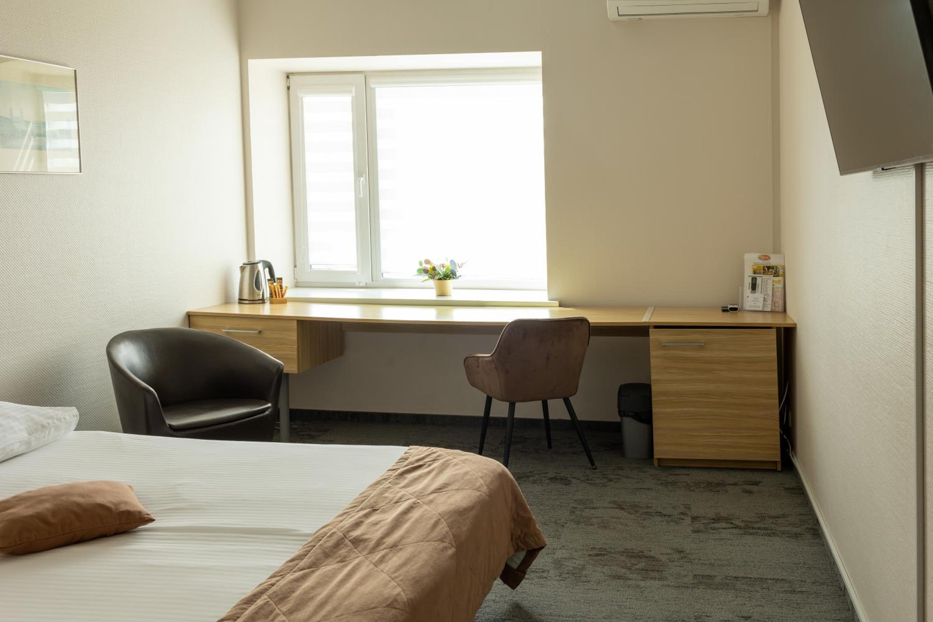 Standard Double or Twin Room - Photo 3