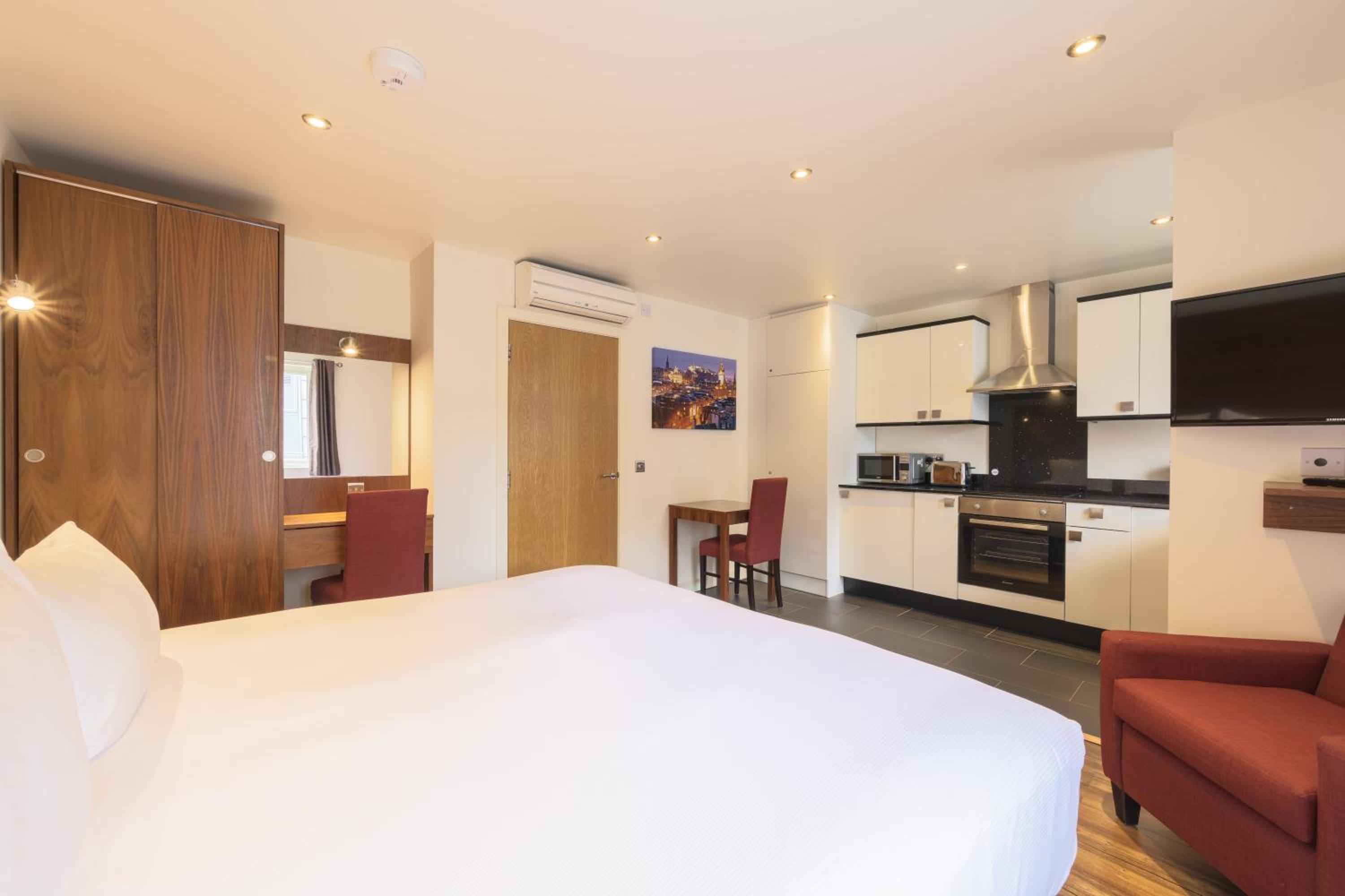 Standard Double Room - Photo 10