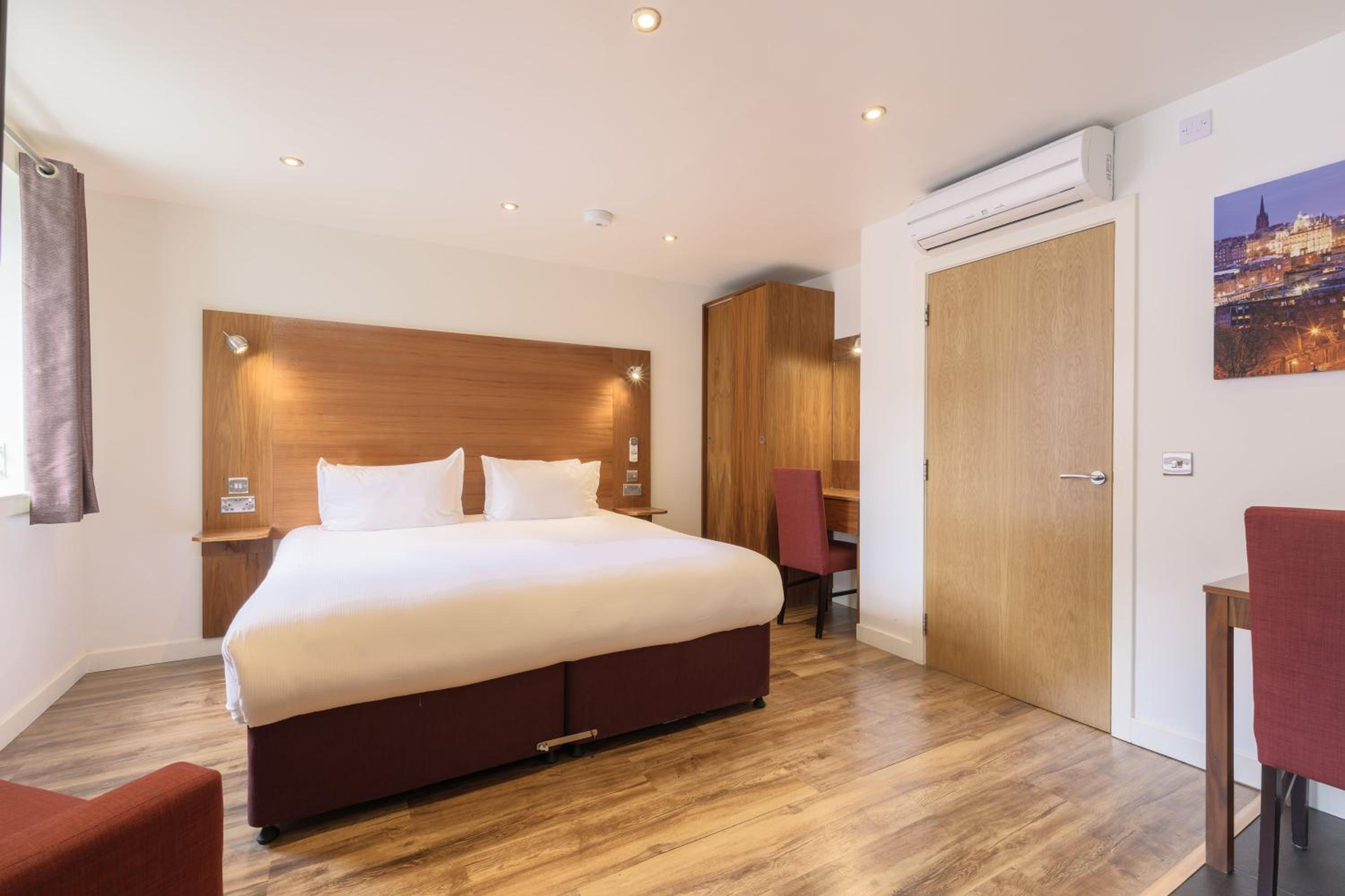 Standard Double Room - Photo 8