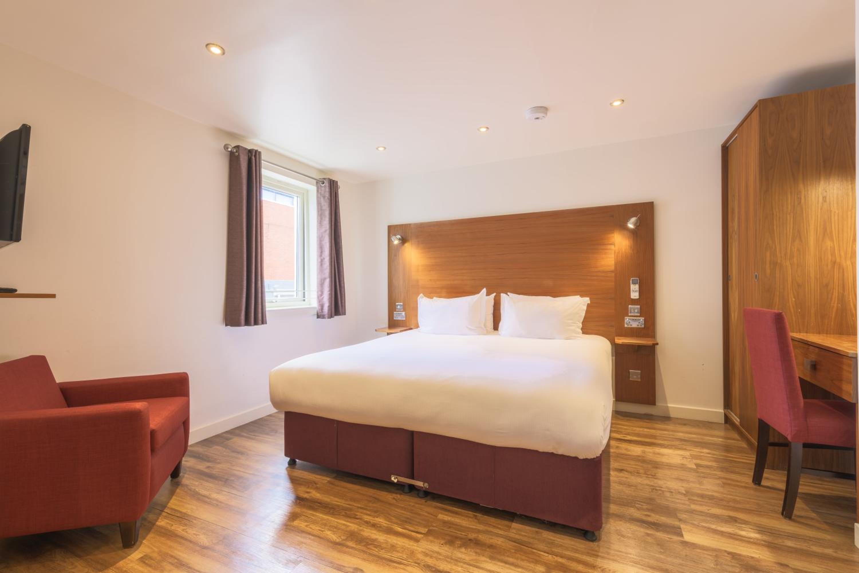 Standard Double Room - Photo 9
