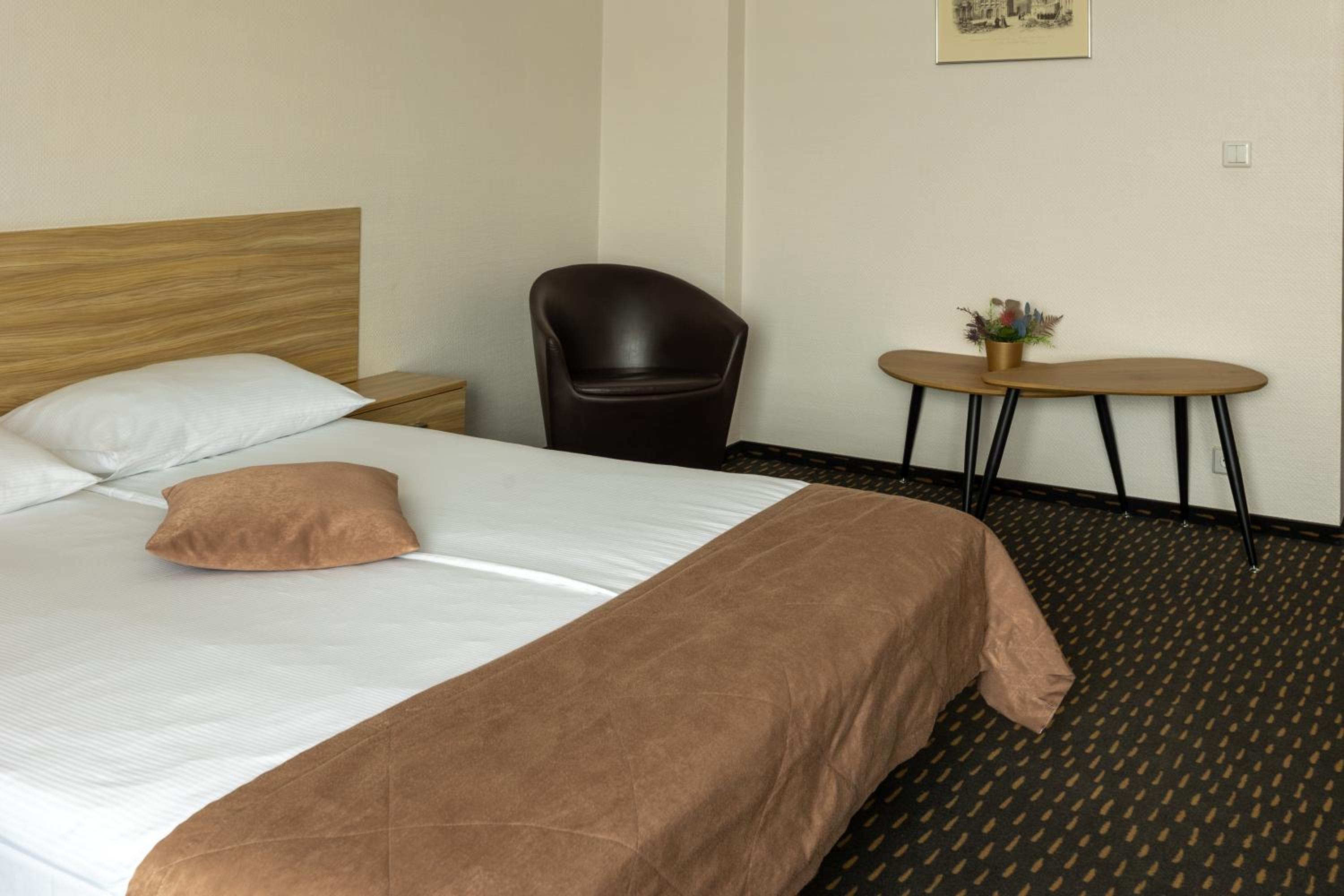 Standard Double or Twin Room - Photo 4