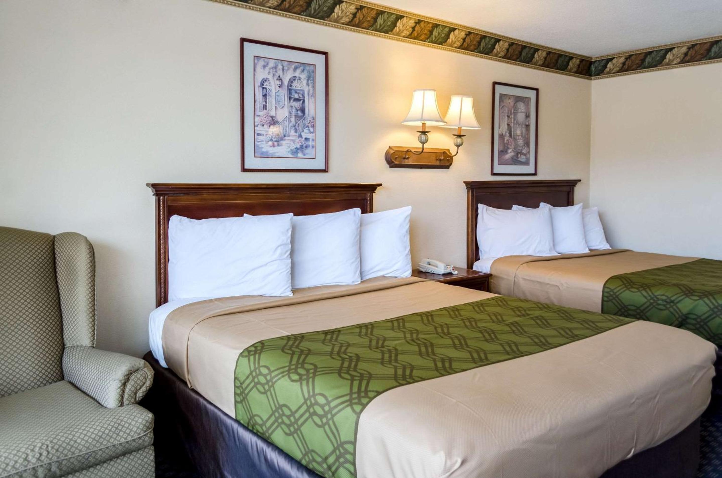 Queen Room with Two Queen Beds - Non-Smoking - Photo 1