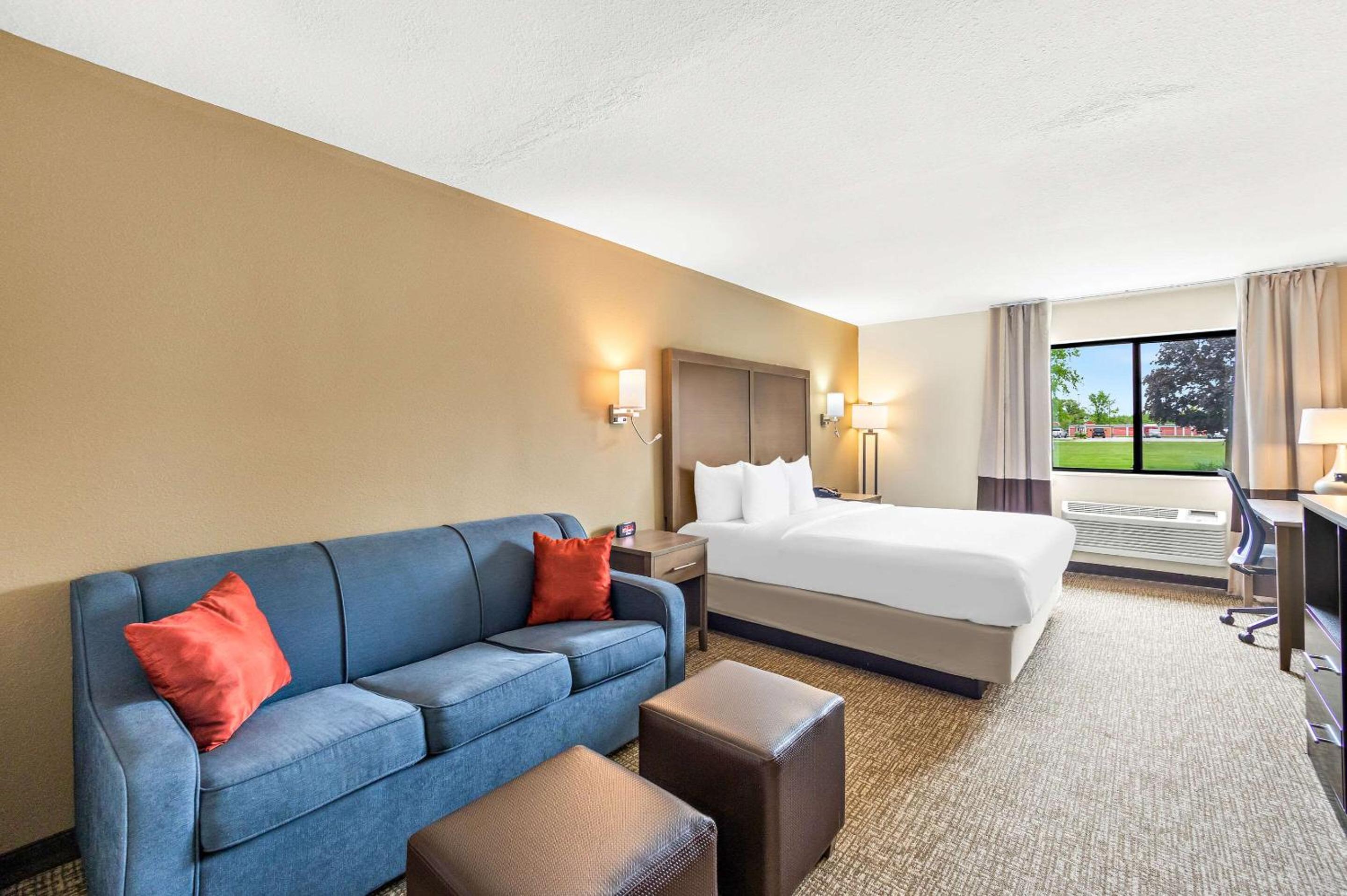 King Room - Non-Smoking - Photo 1