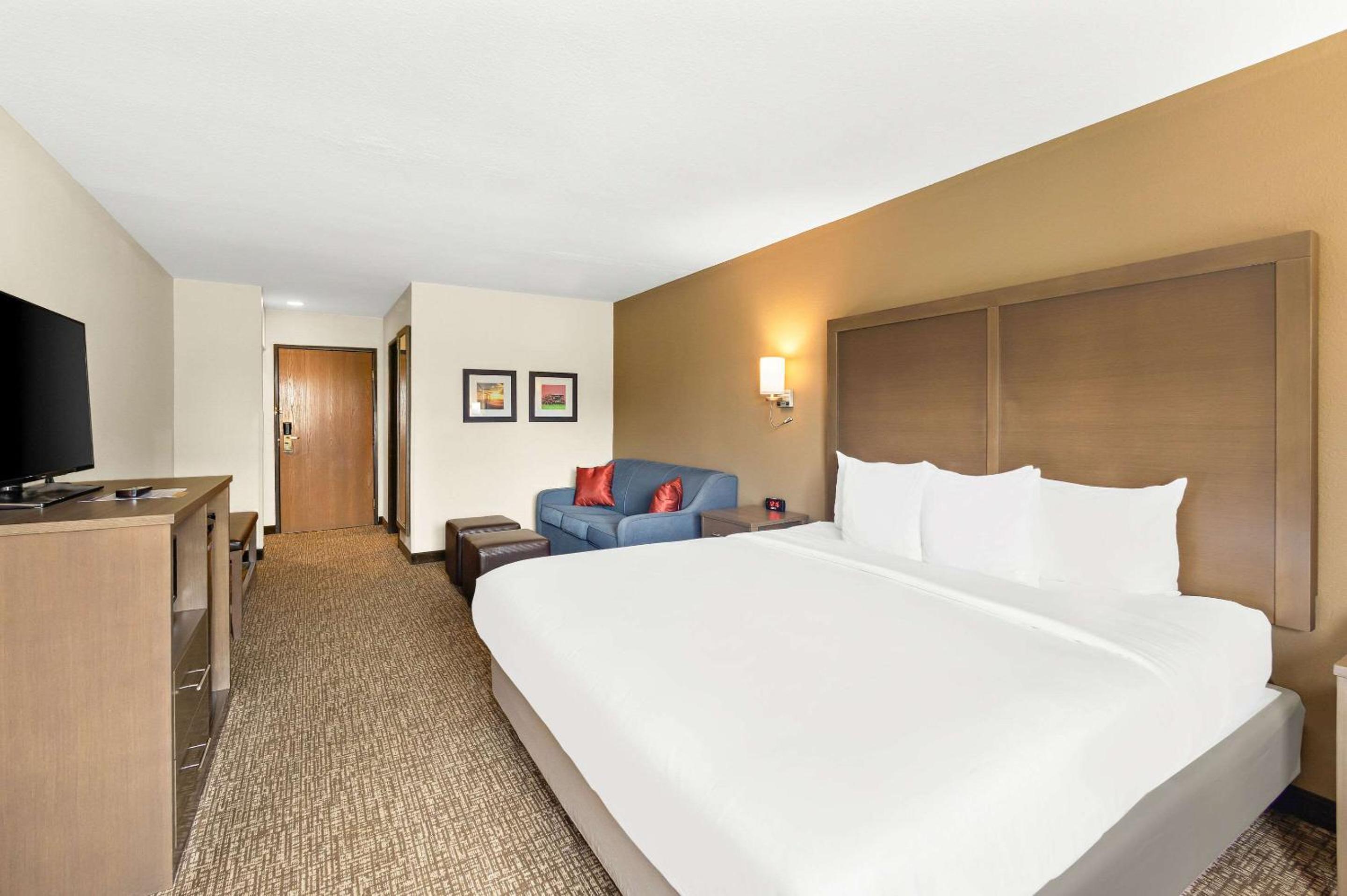 King Room - Non-Smoking - Photo 6