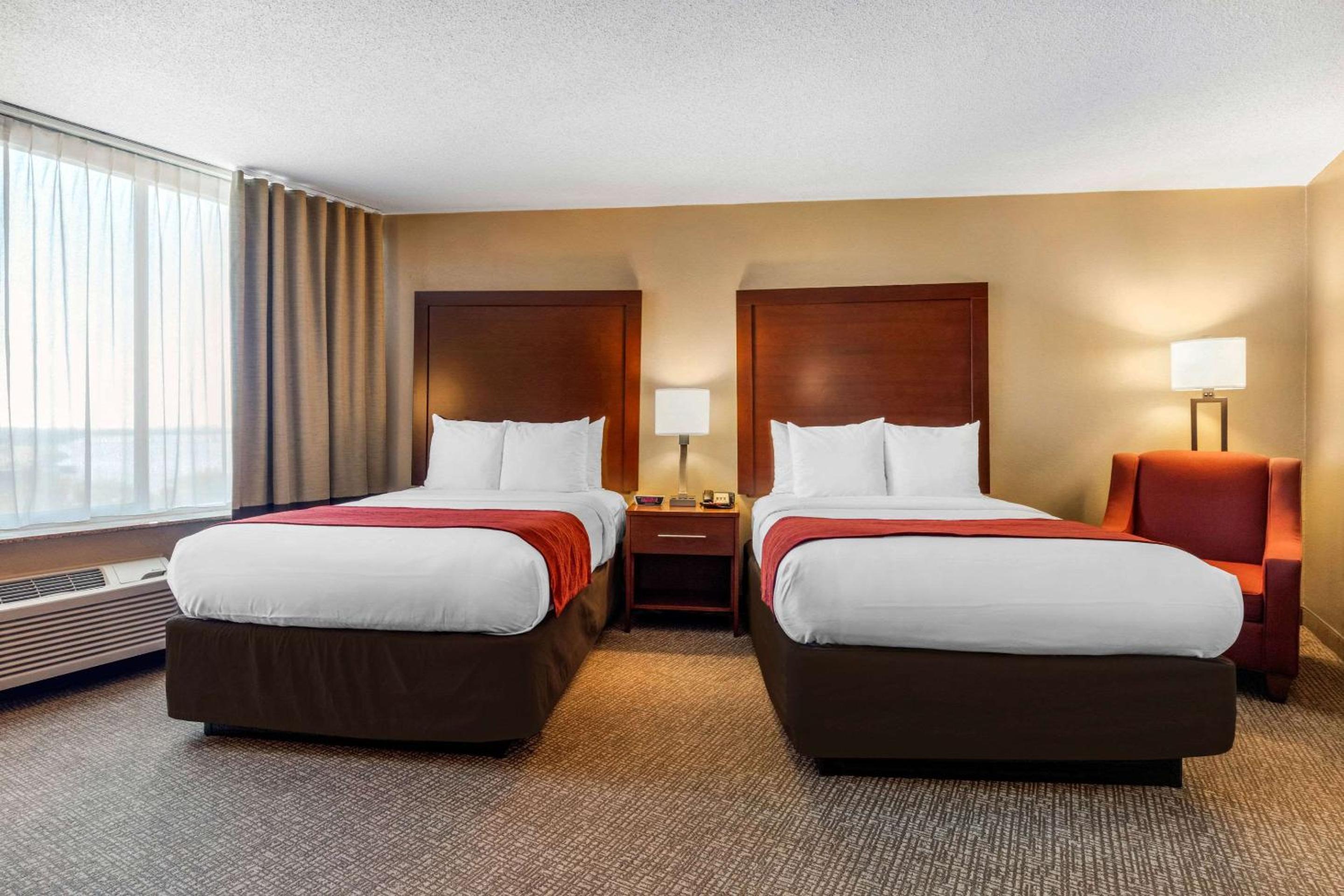 Double Room with River View - Non-Smoking photo 2