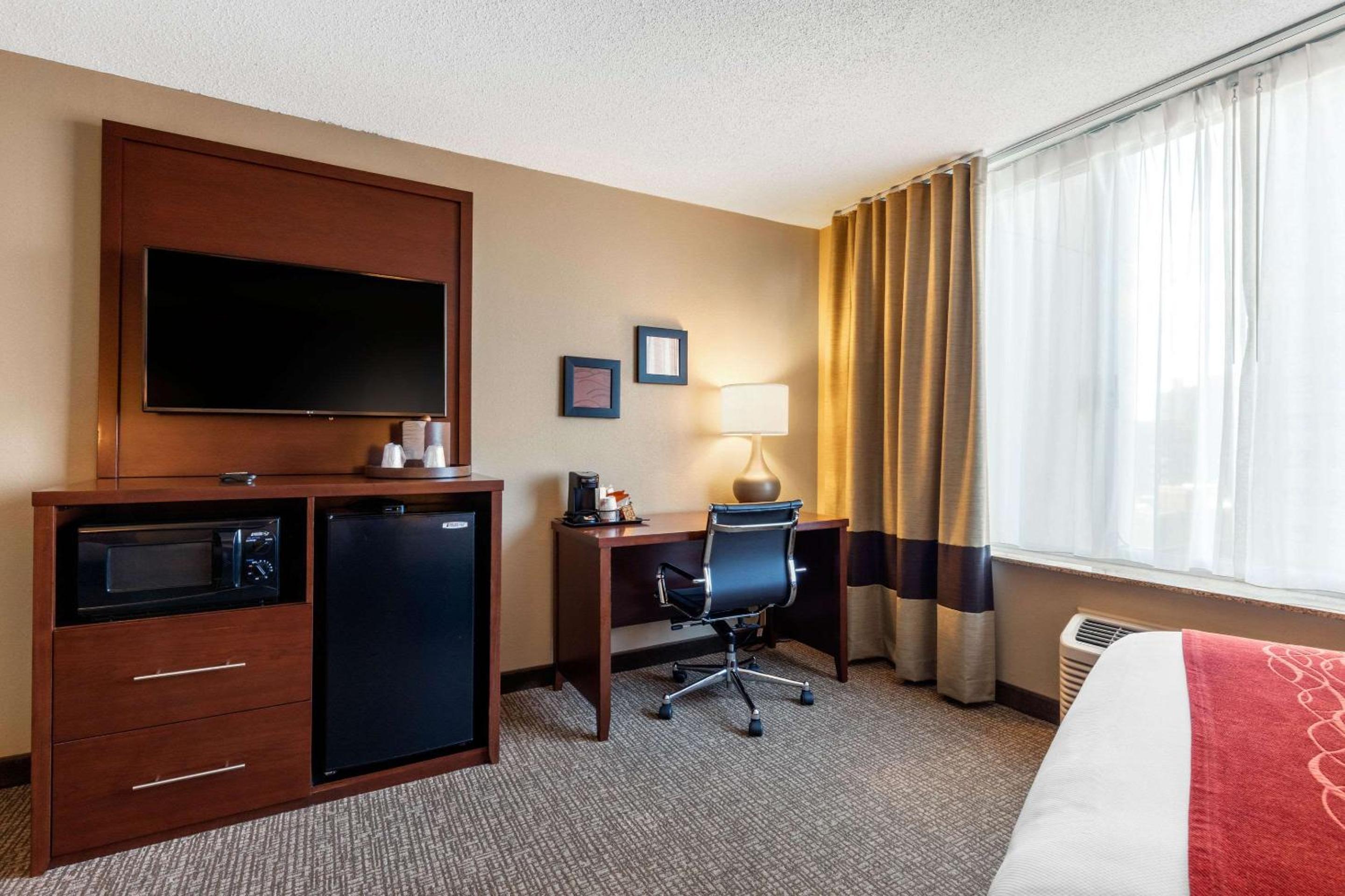 Double Room with River View - Non-Smoking photo 3