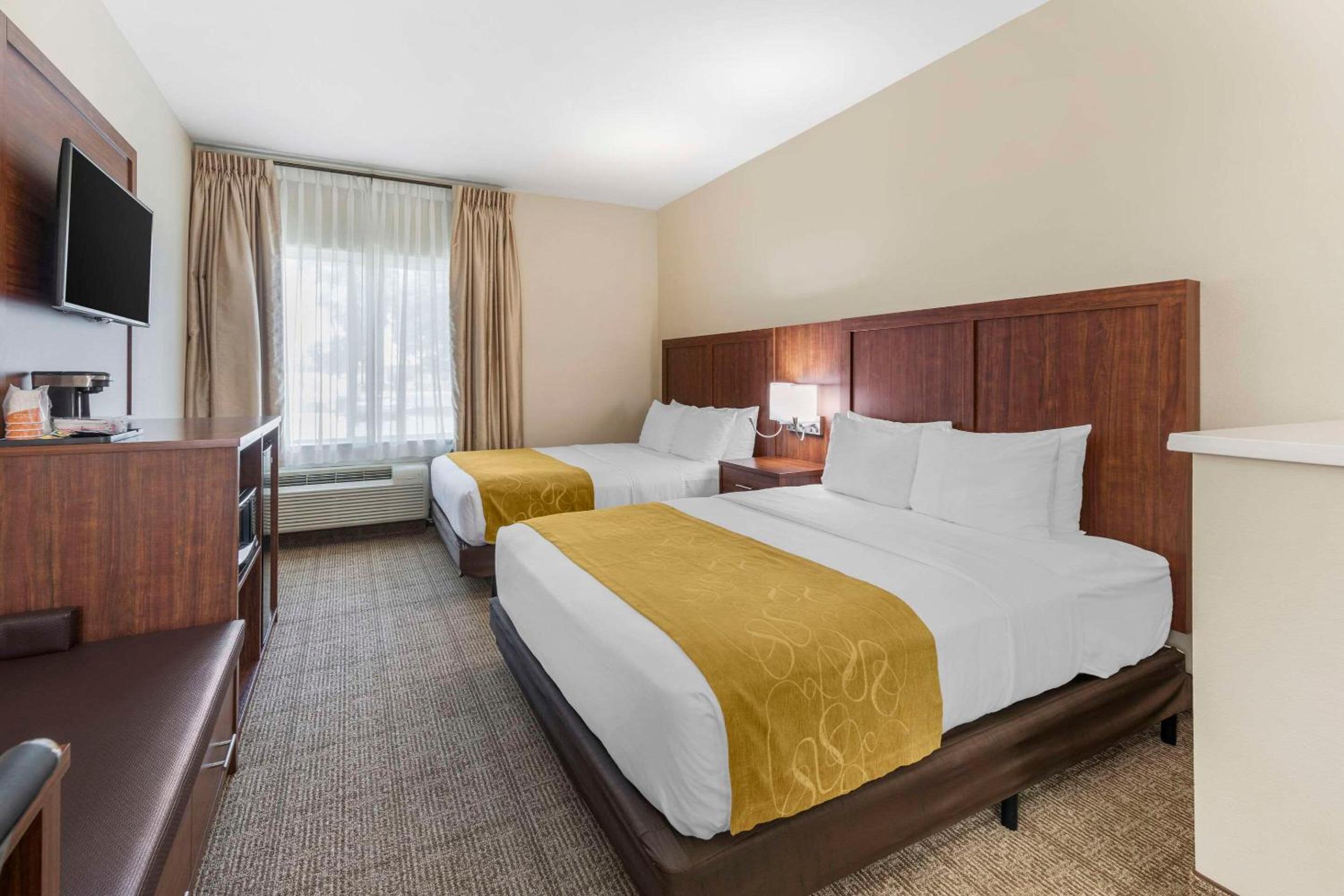Queen Room with Two Queen Beds - Accessible/Non-Smoking  - Photo 2