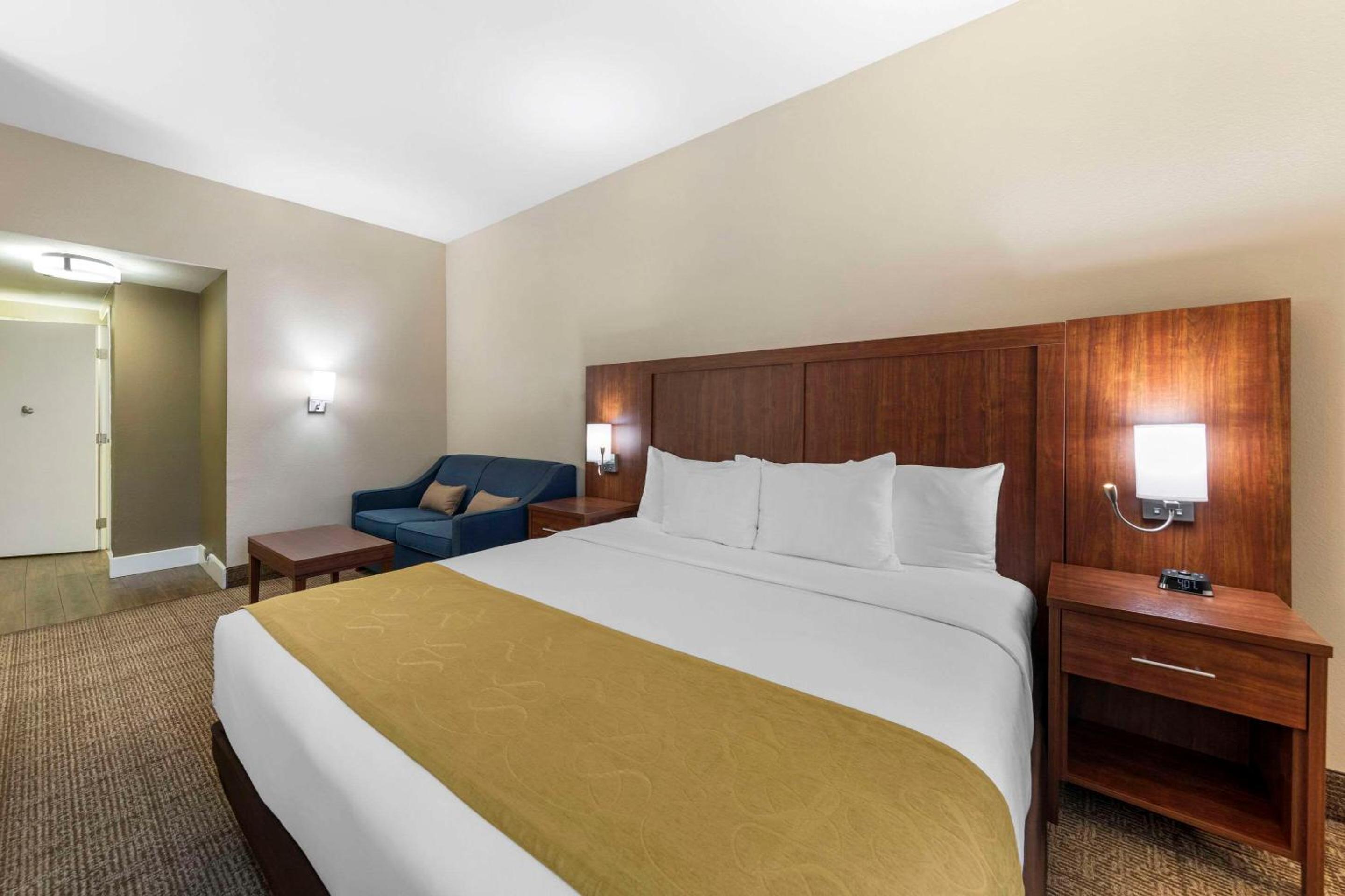 King Suite - Accessible/Non-Smoking - Photo 1