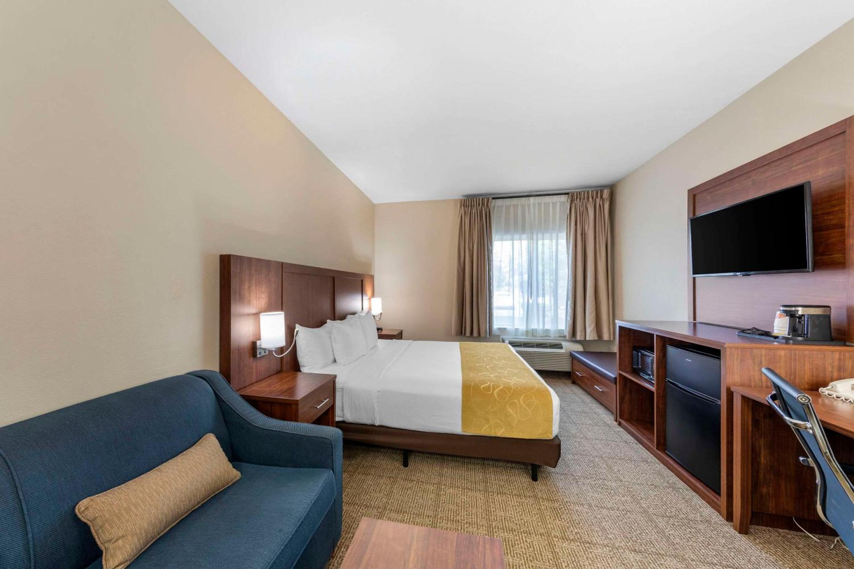 King Suite - Accessible/Non-Smoking - Photo 3