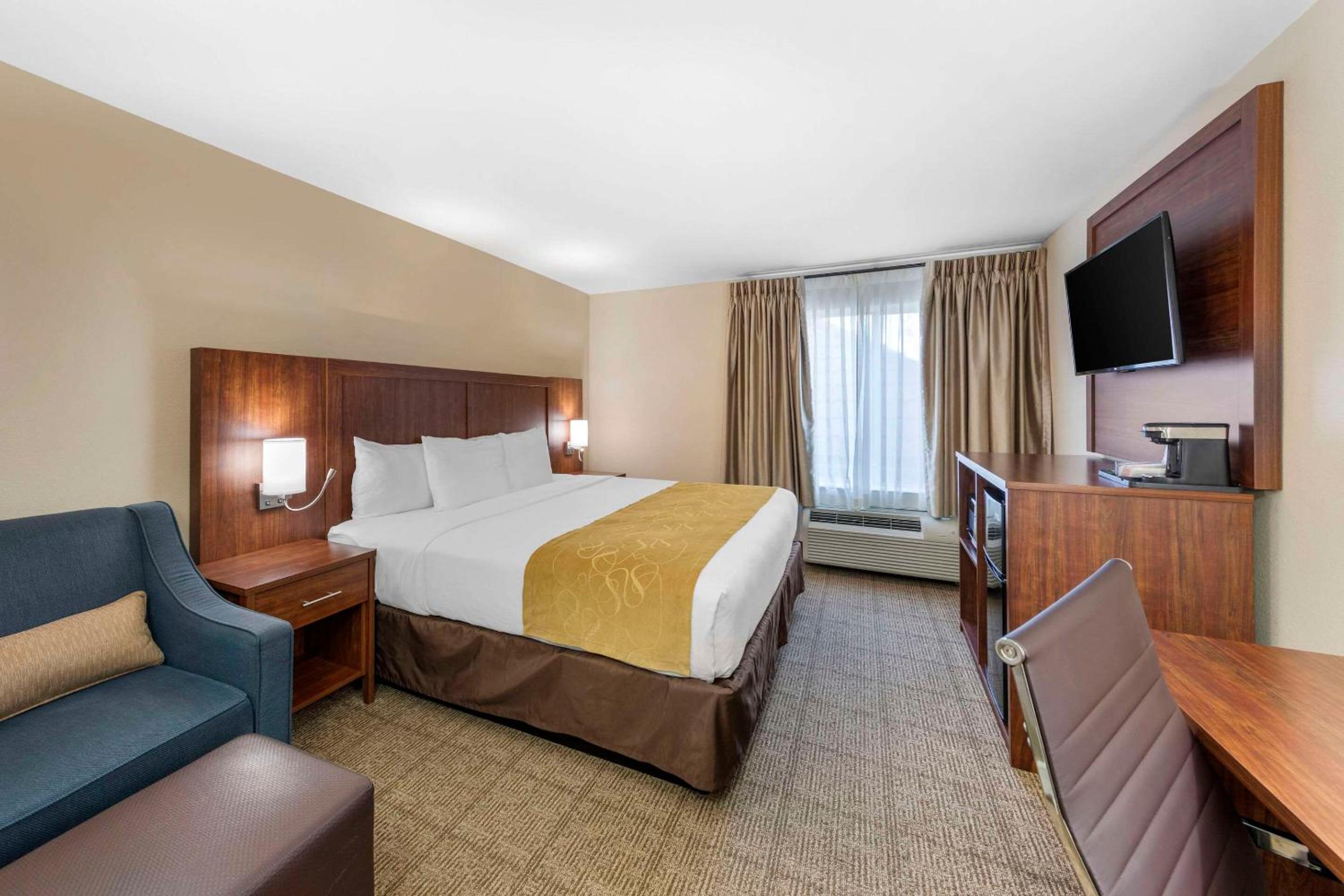 King Suite - Photo 3