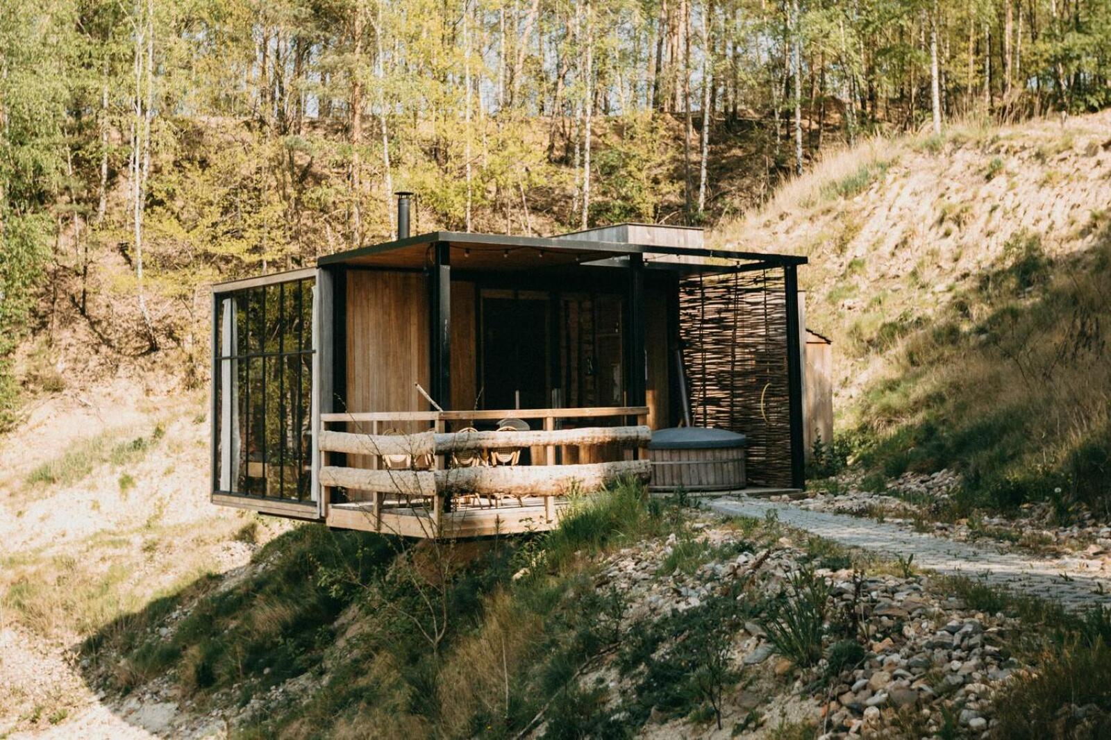 Eight-Bedroom House photo 2