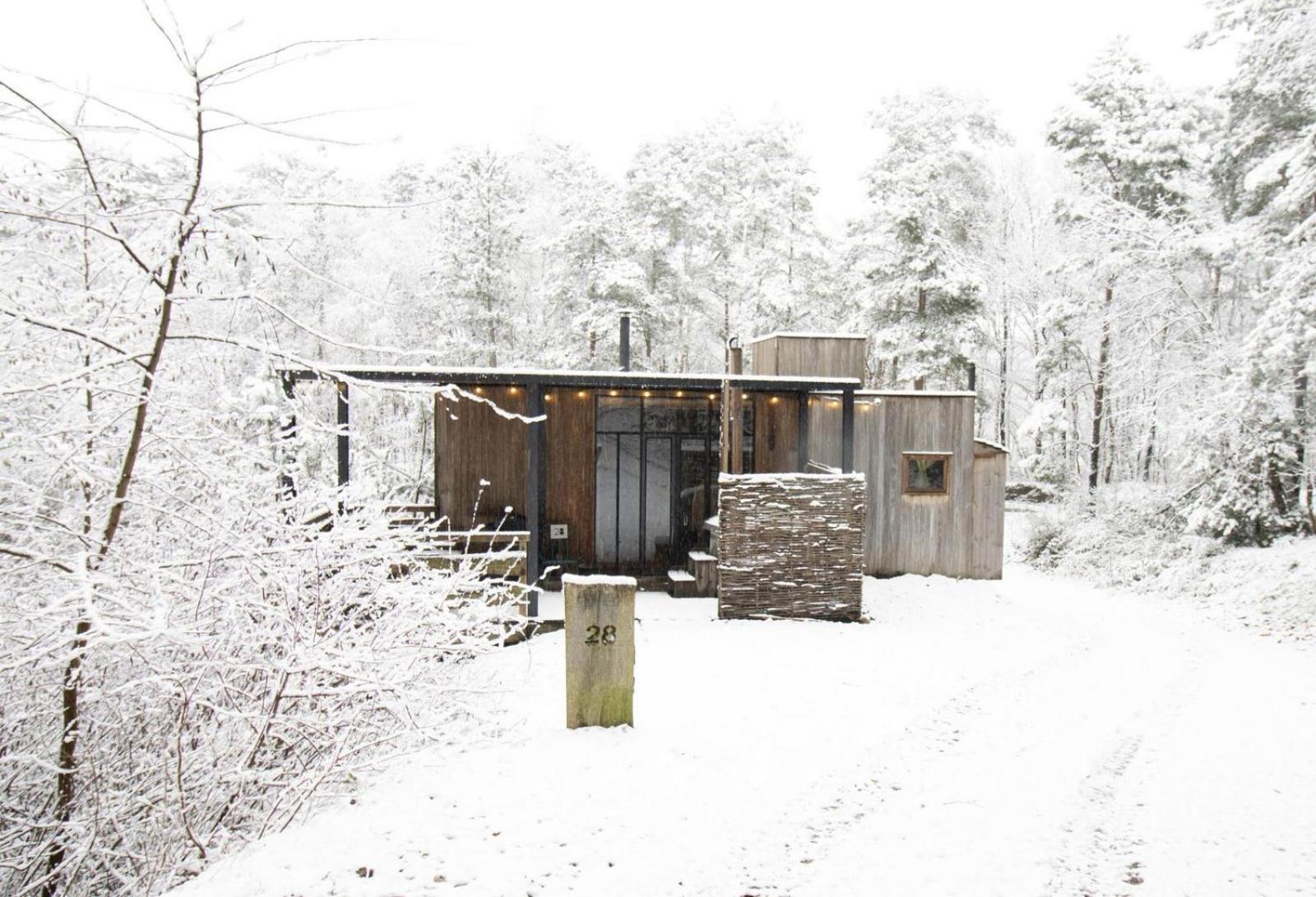 Eight-Bedroom House photo 1