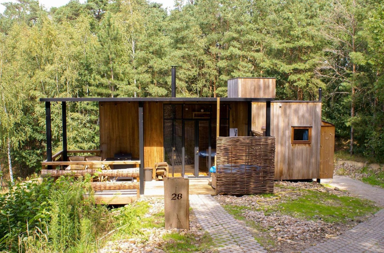 Eight-Bedroom House photo 3