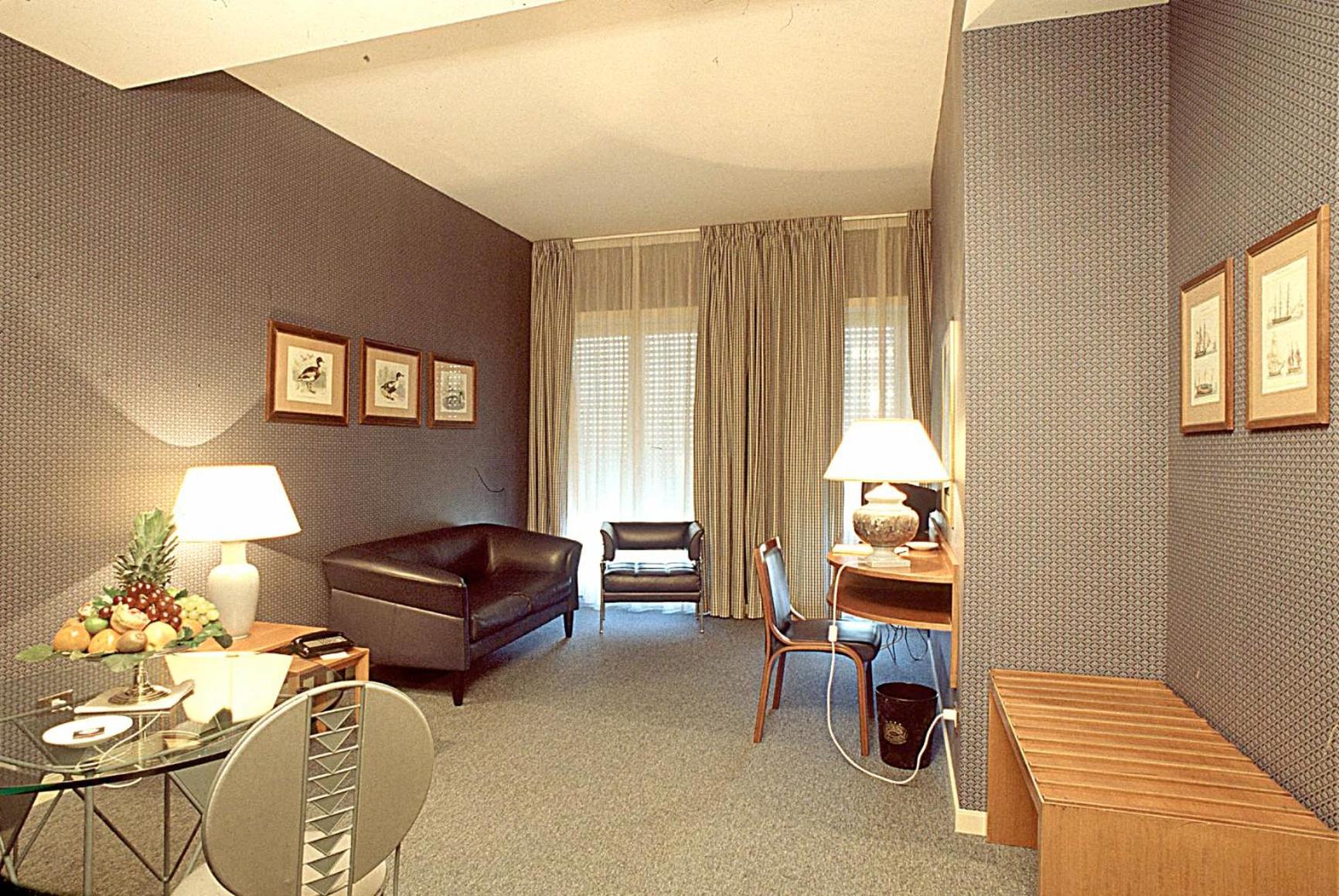 Junior Suite with One King Bed - Photo 3