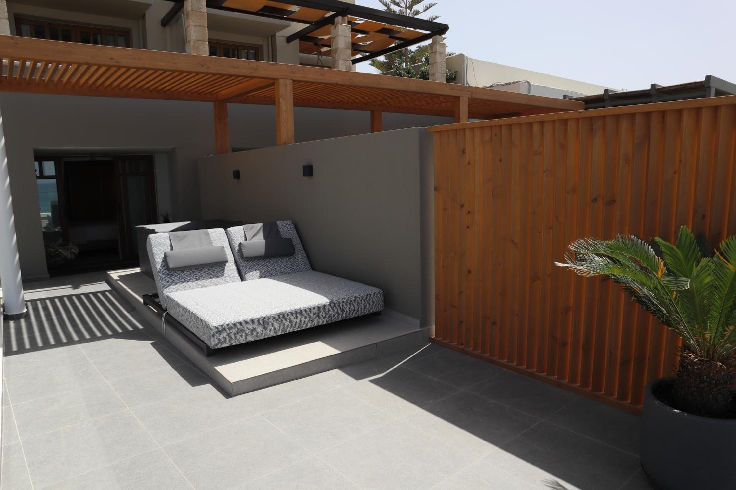 Superior Family Suite Sea View with Outdoor Jacuzzi photo 2