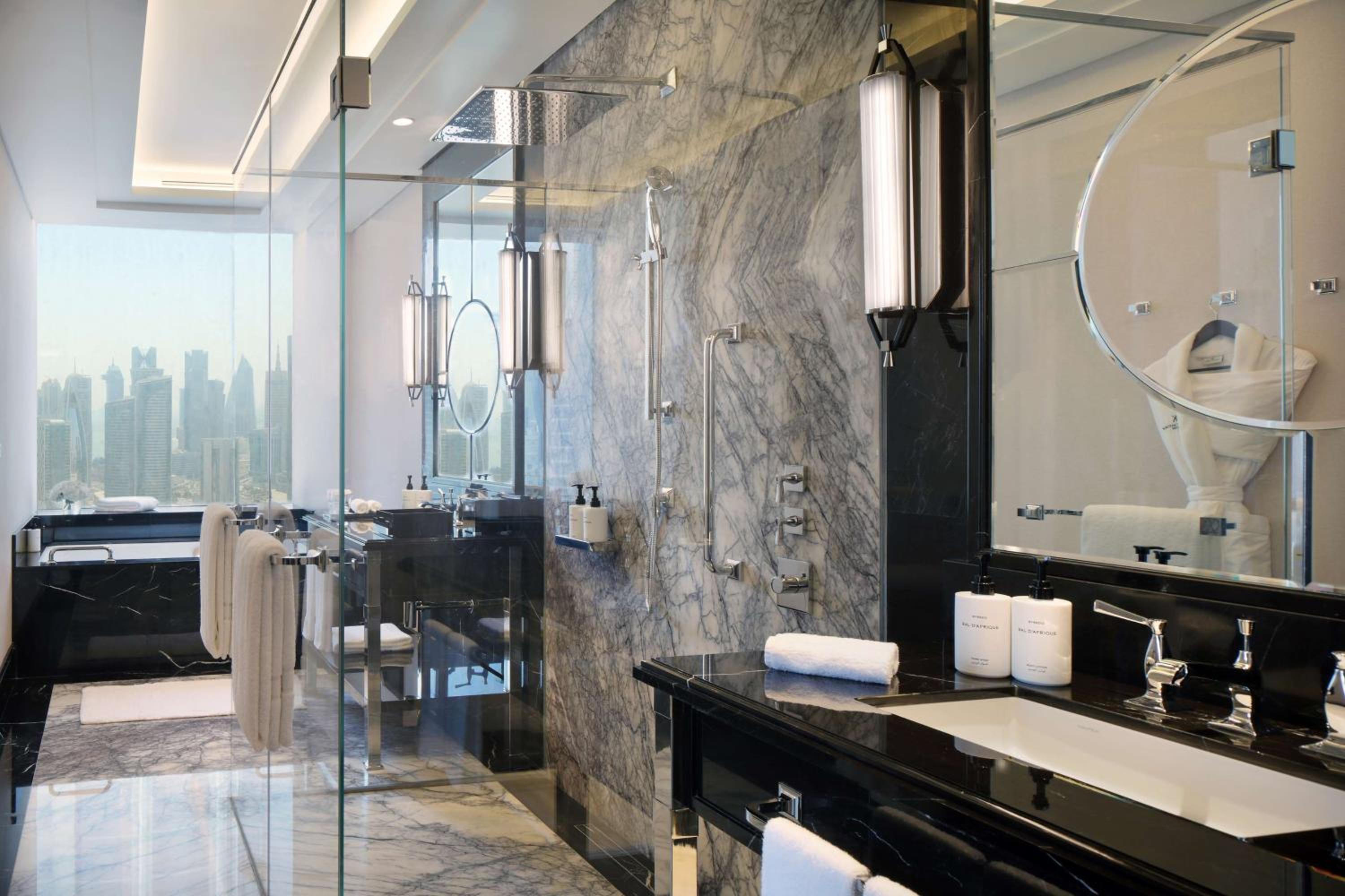 One-Bedroom Deluxe King Suite - Photo 9