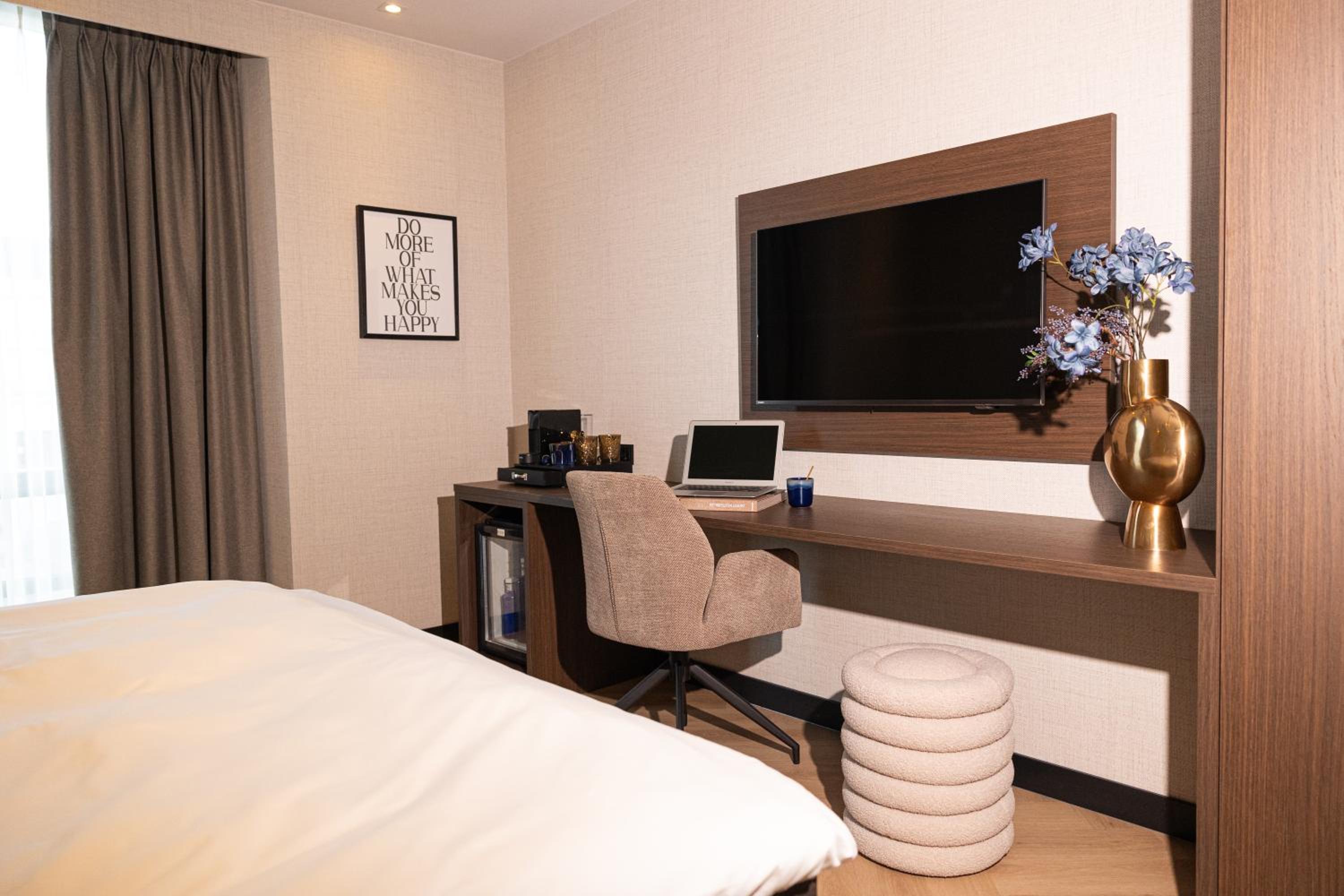 Deluxe Double Room - Photo 8
