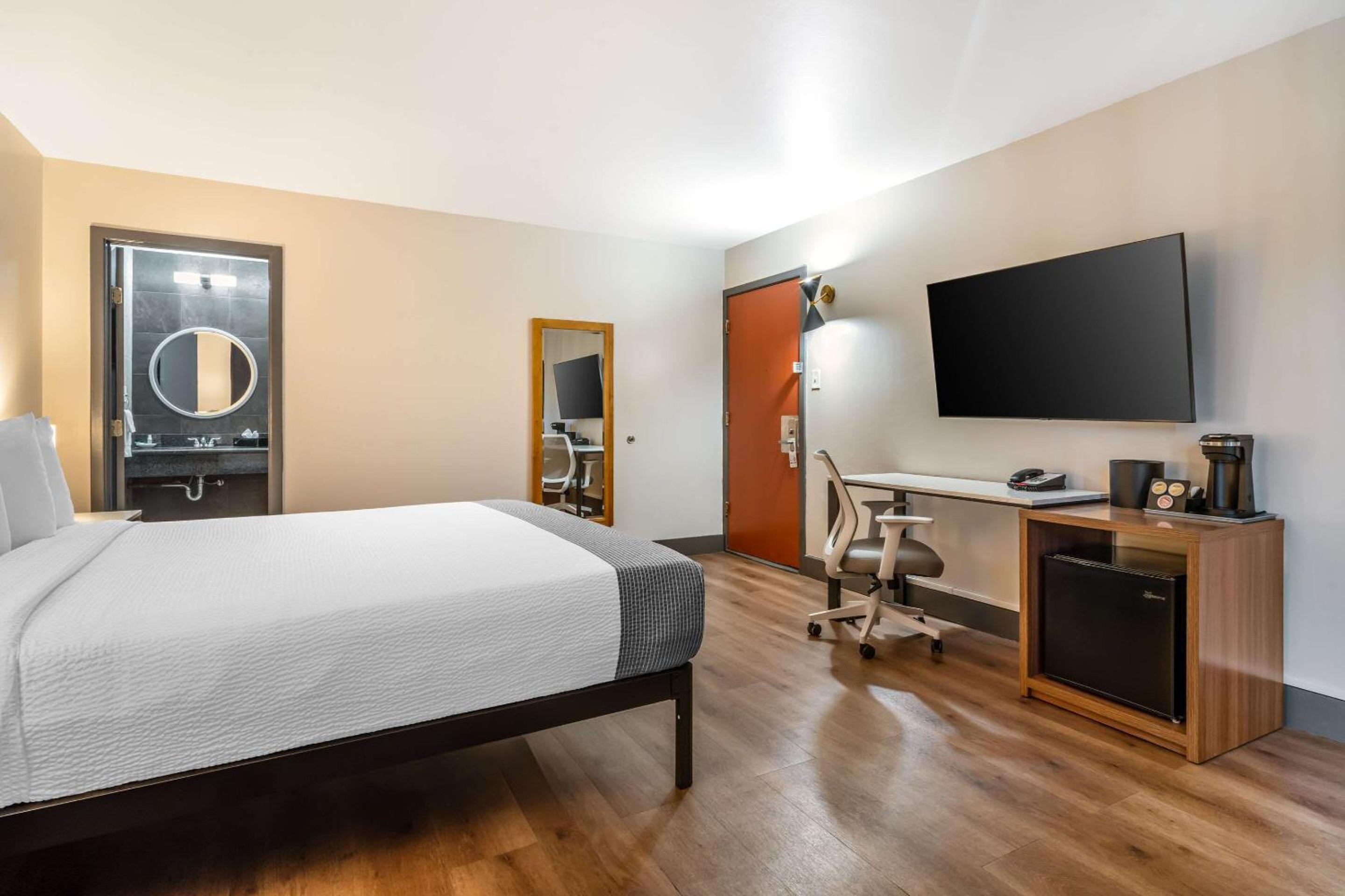 Large King Room - Non-smoking - Photo 4