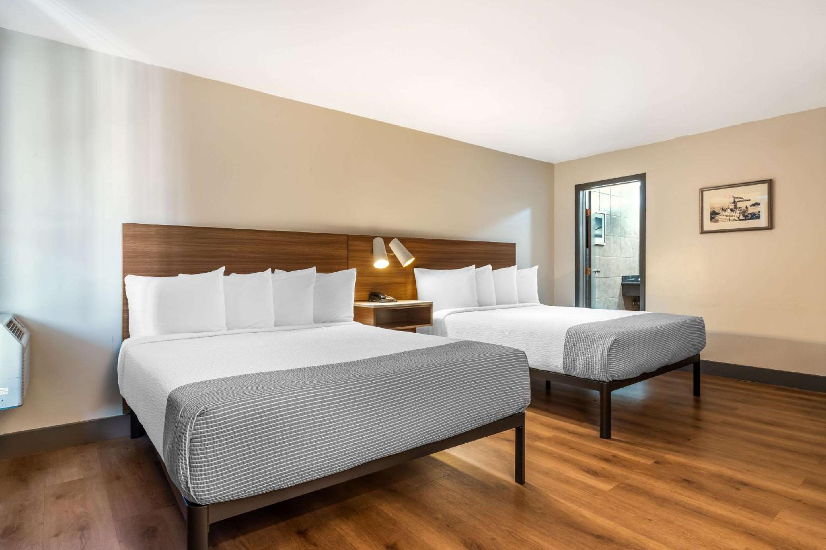 Large Quadruple Room with Two Queen Beds - Non Smoking - Photo 1