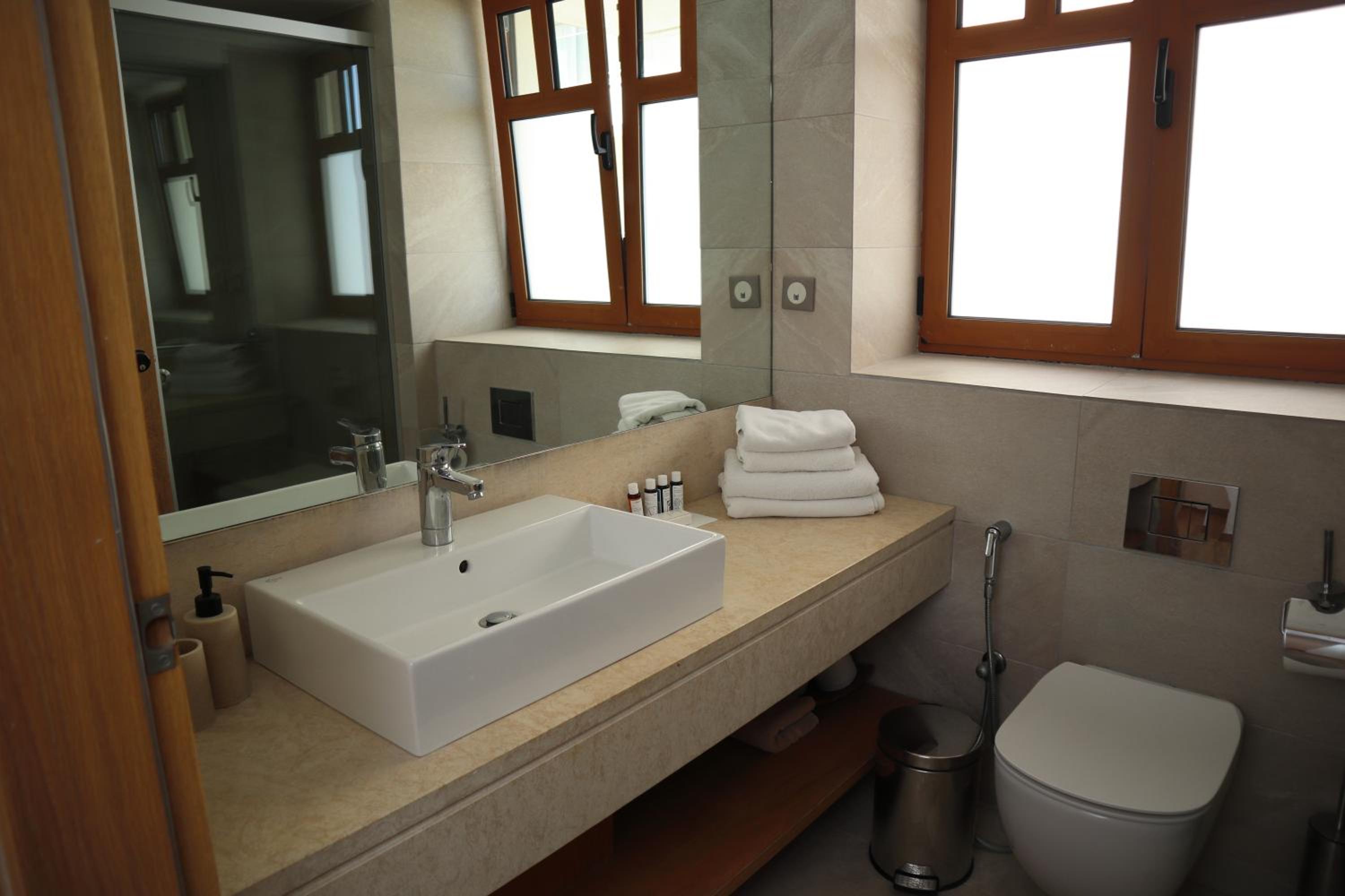 Superior Family Suite Sea View with Outdoor Jacuzzi thumbnail 5