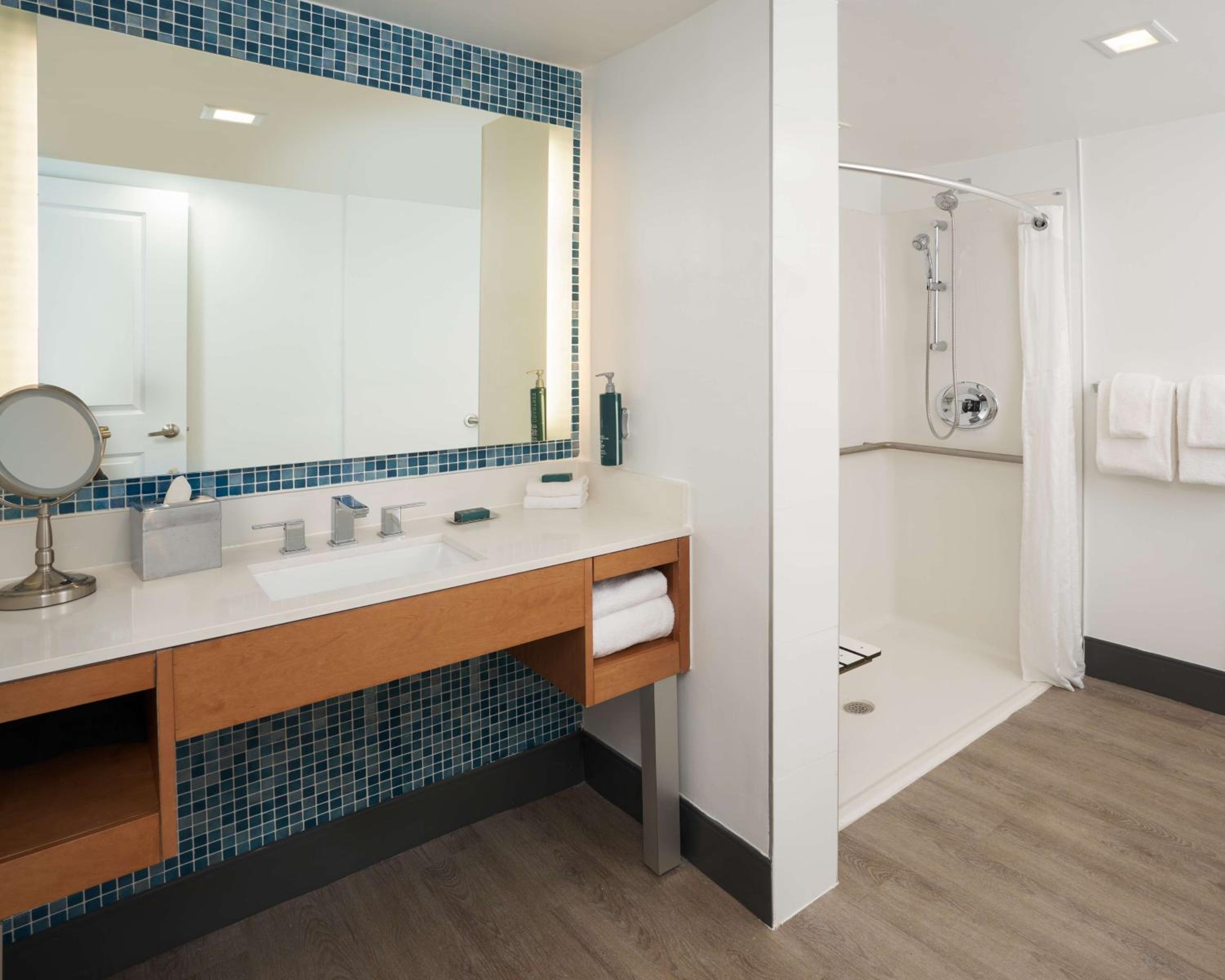 Queen Room with Two Queen Beds and Roll-In Shower - Disability Access photo 2